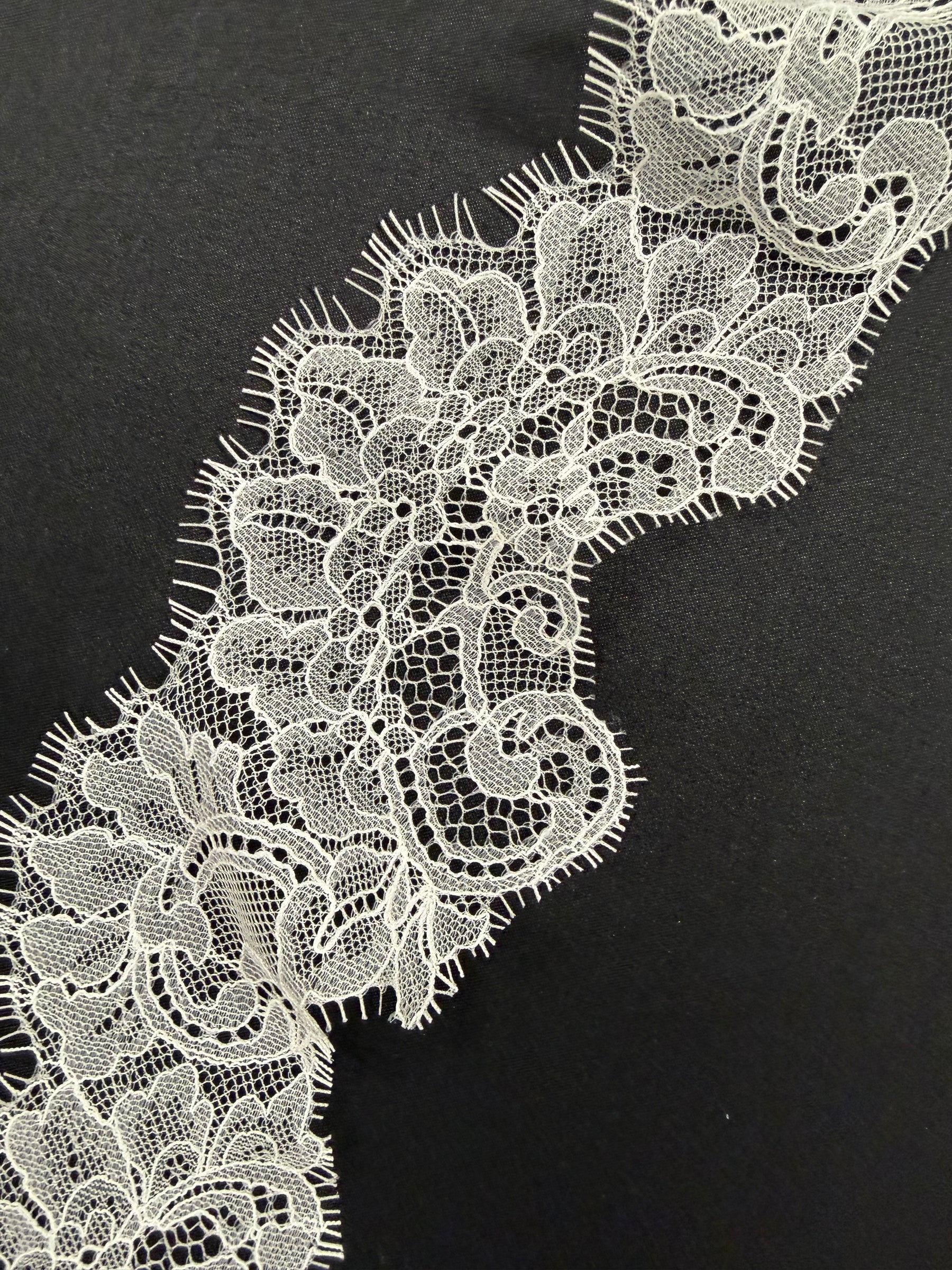 Ivory Raschel Lace Trim - Nebbi