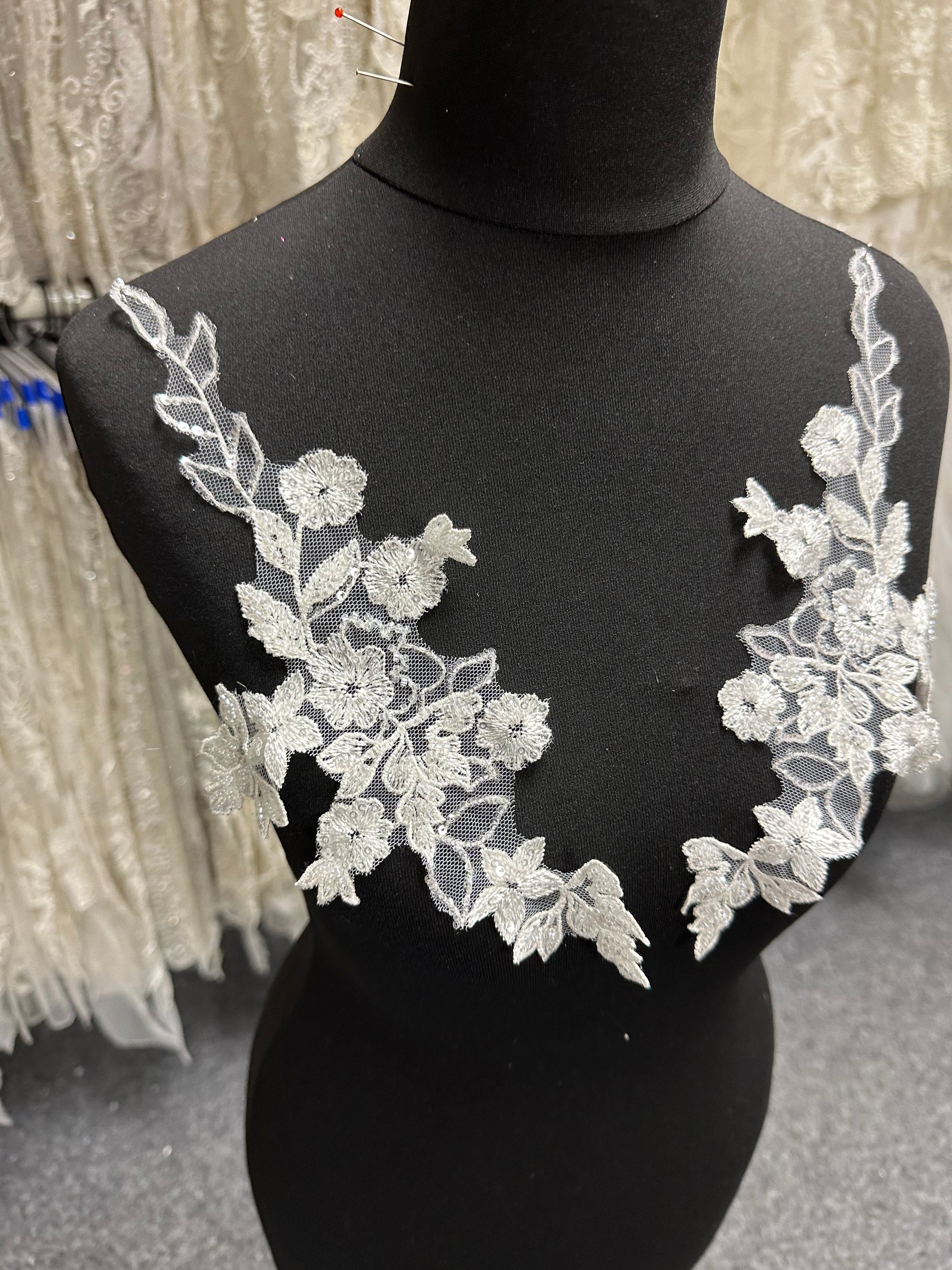 Ivory Beaded Lace Appliques - MT4004