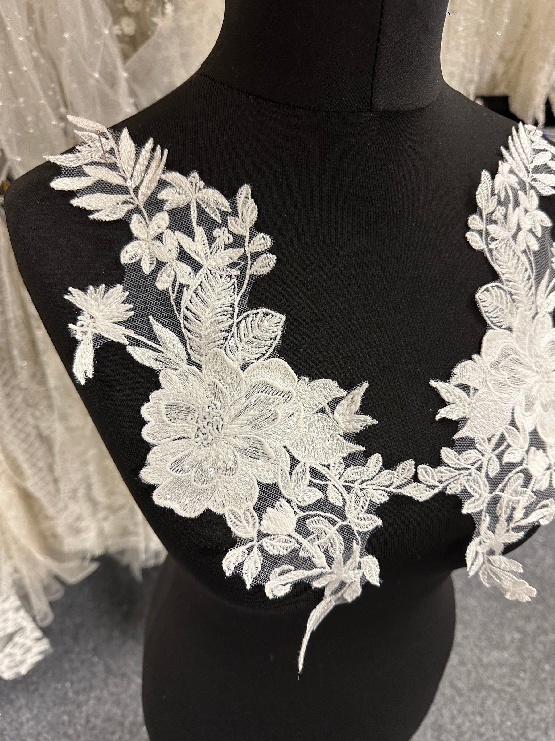 Ivory Floral Lace Appliques - MT6007