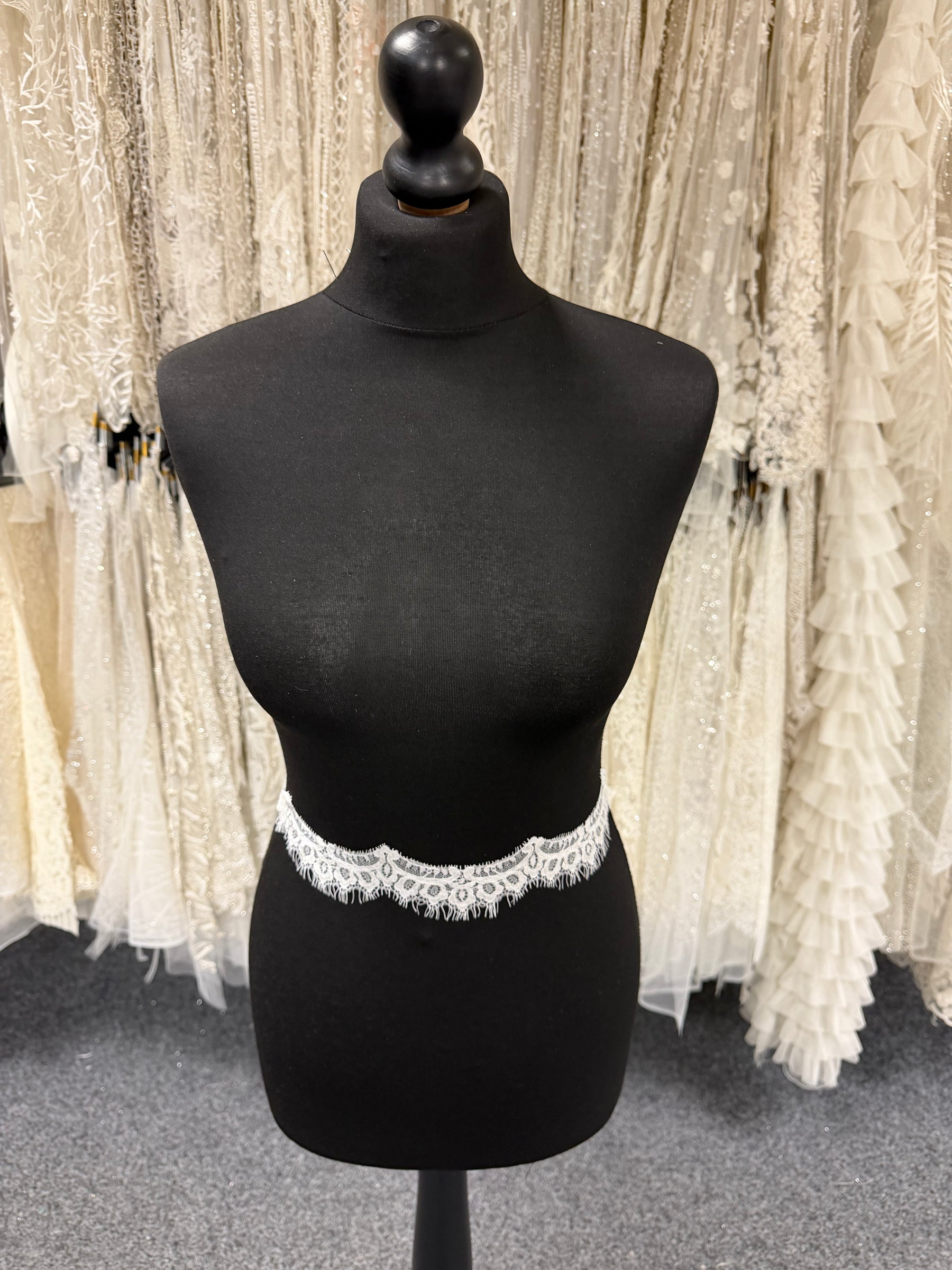 Ivory Sequin Lace Trim - T573