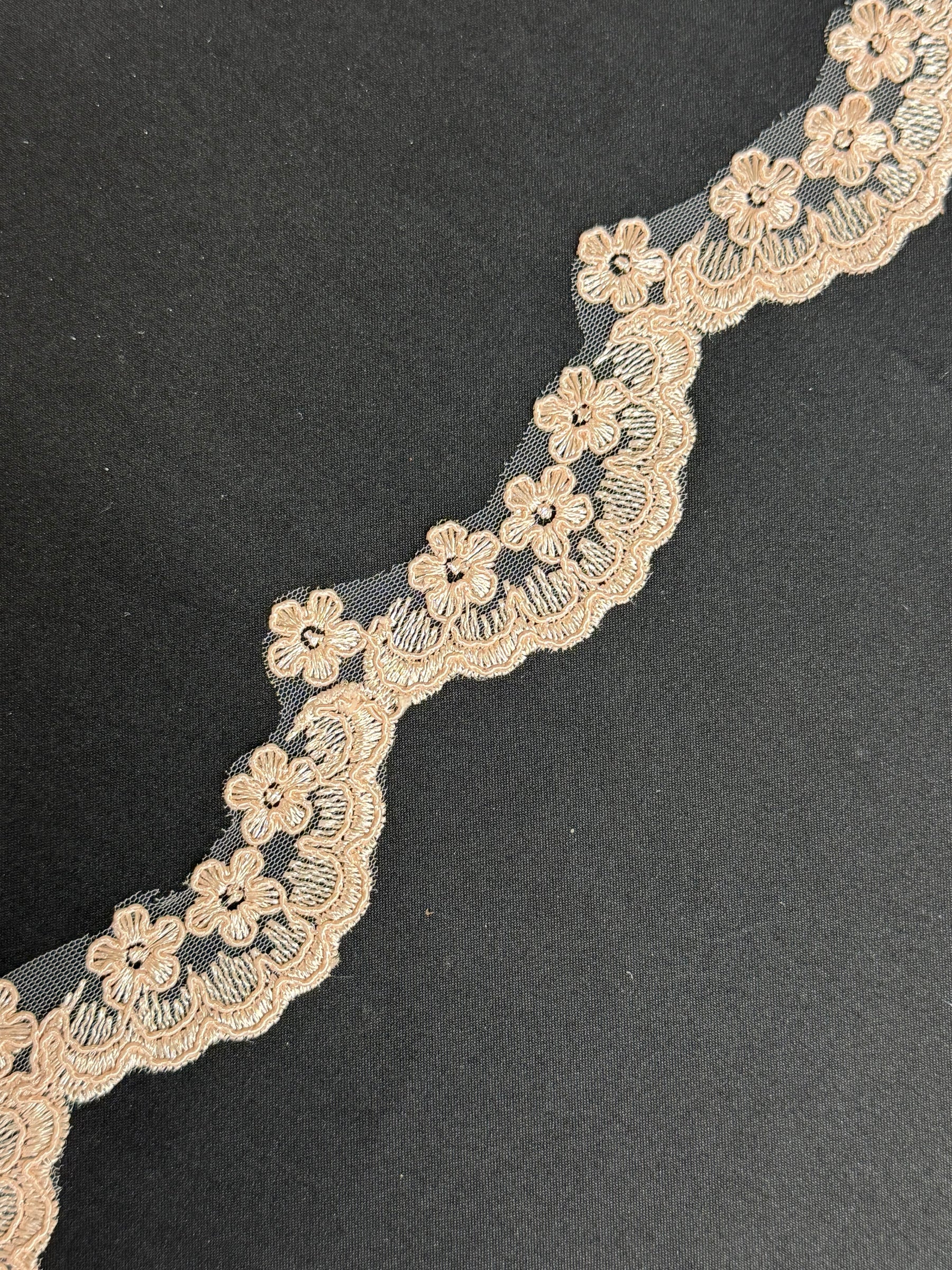 Antique Rose Corded Edging - T782