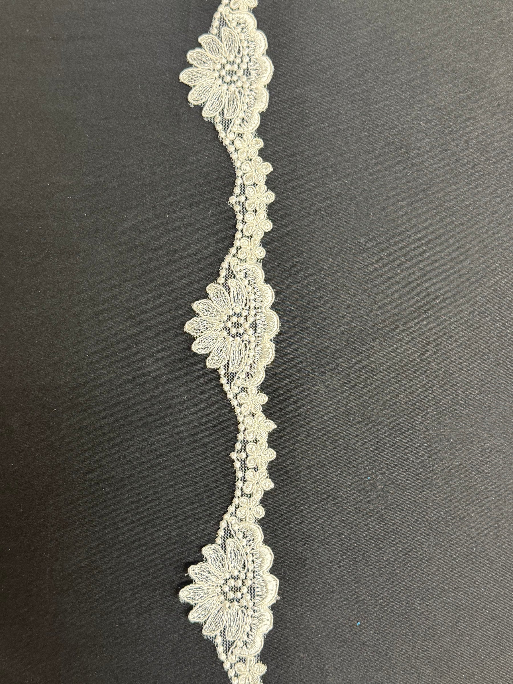 Ivory Lace Edging - T747