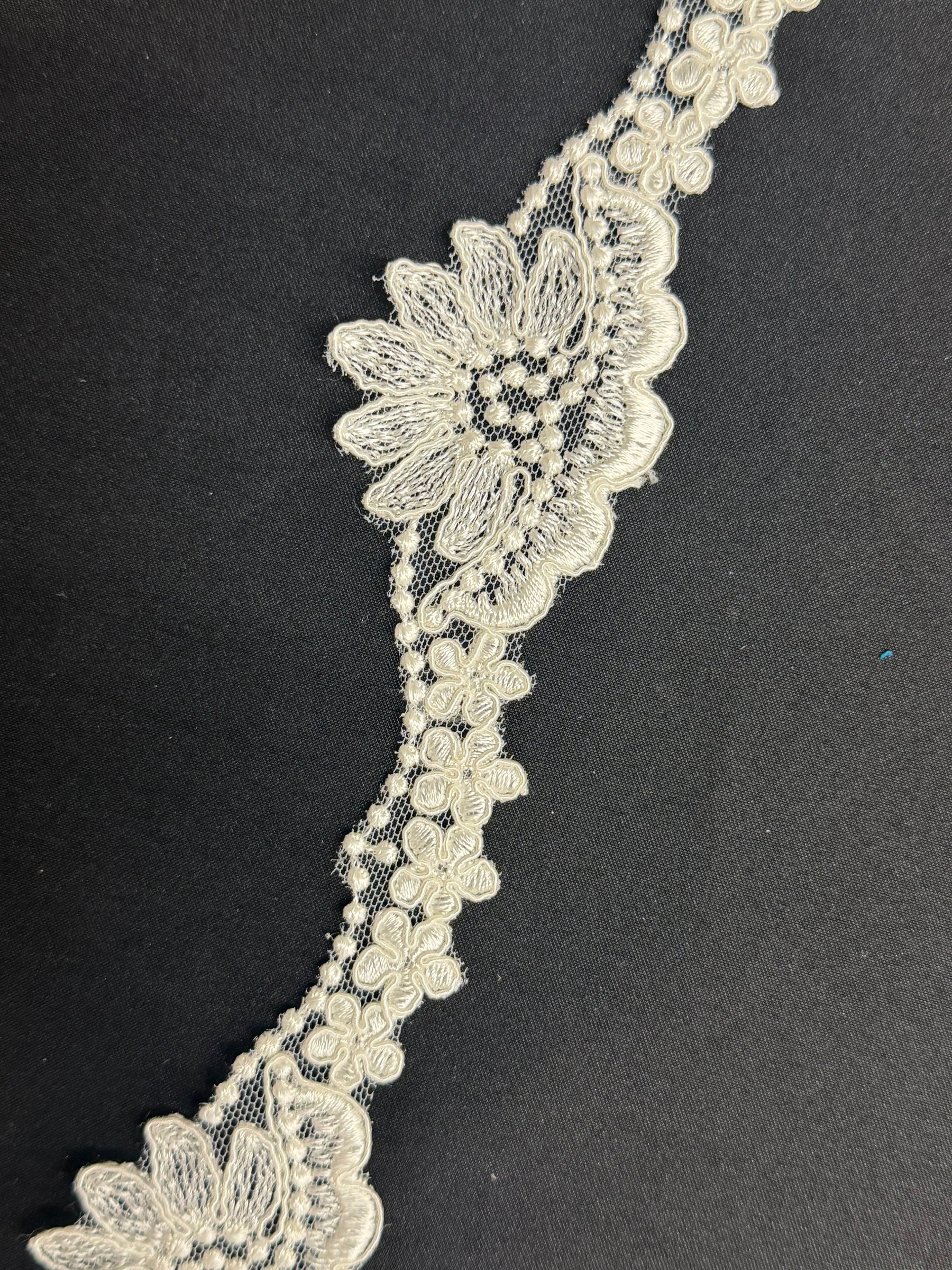 Ivory Lace Edging - T747