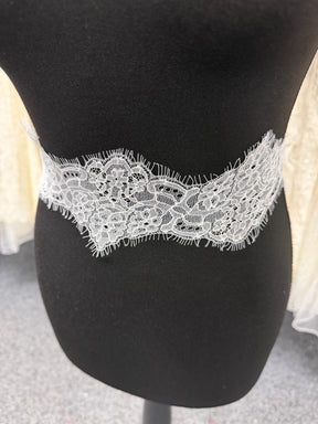 Porcelain Chantilly Lace Trim - Kai (EE4009)