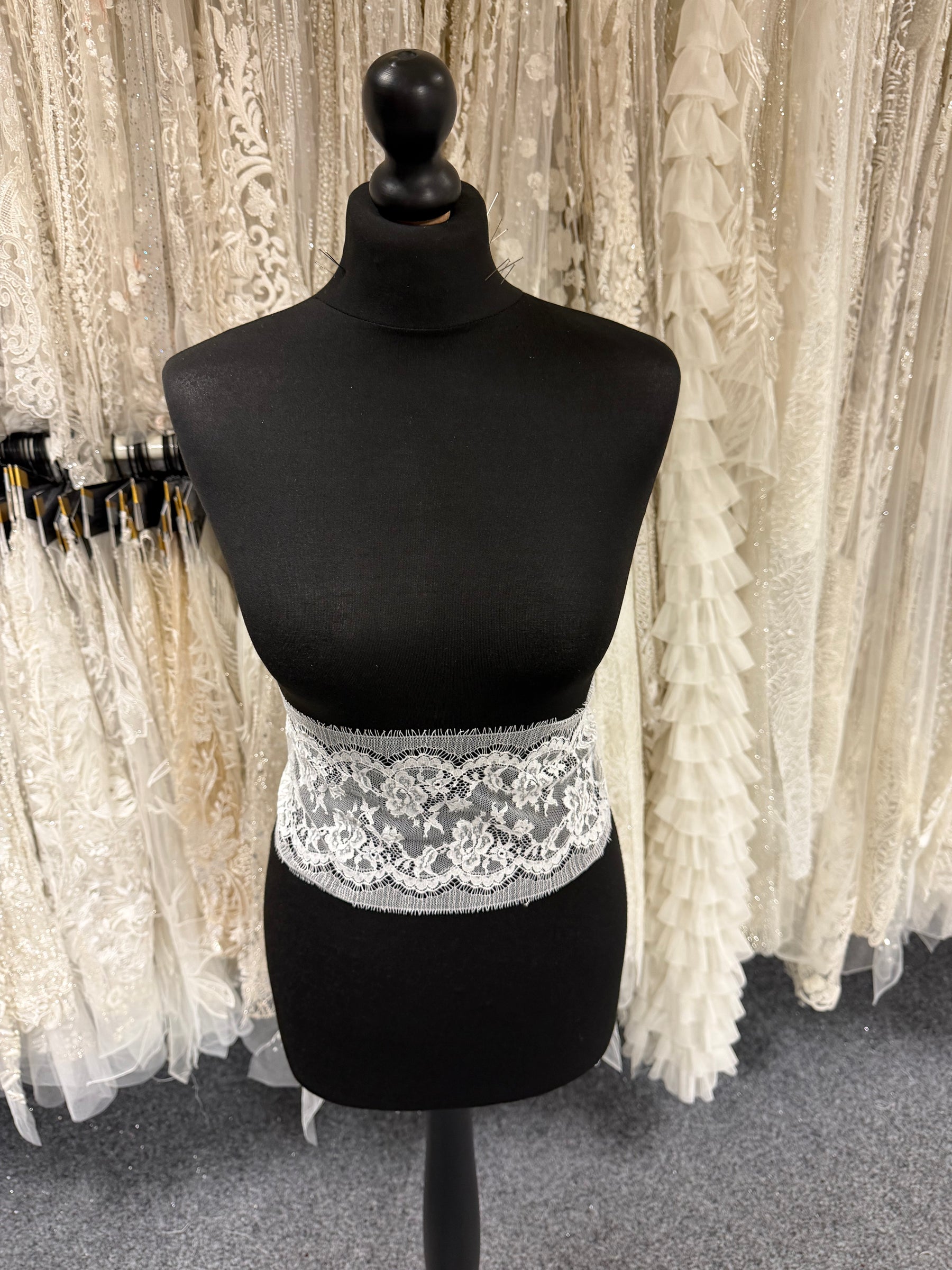 Pale Ivory Chantilly Lace Trim -  Hugorie