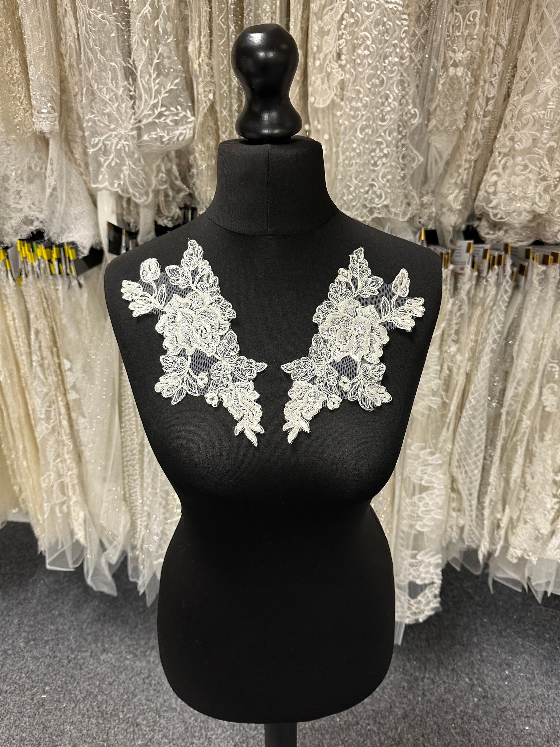 Ivory Floral Lace Appliques - T65