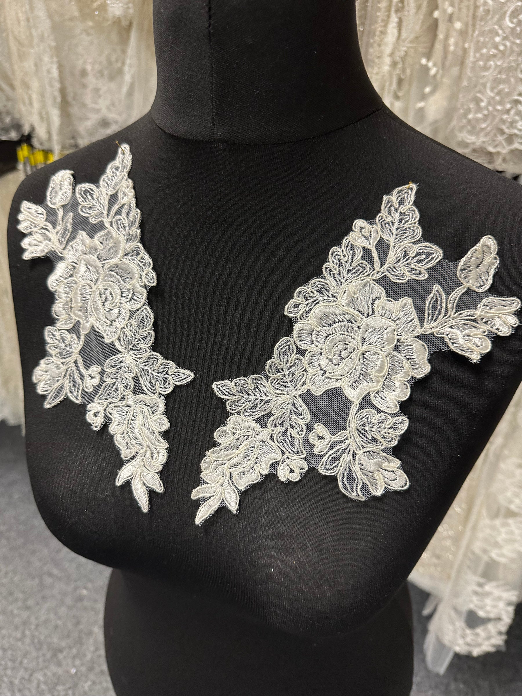 Ivory Floral Lace Appliques - T65