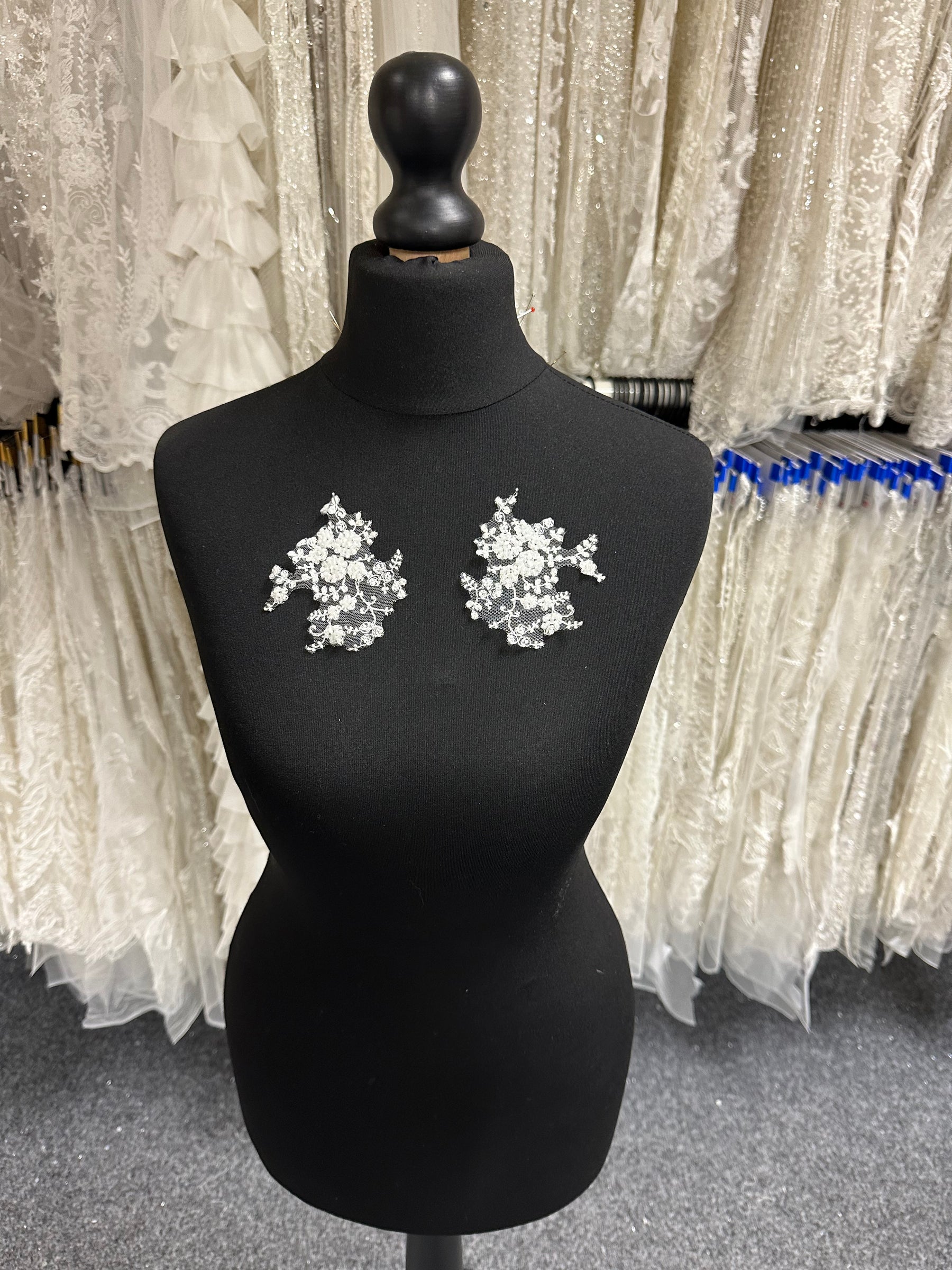 Ivory Floral Lace Appliques - T24