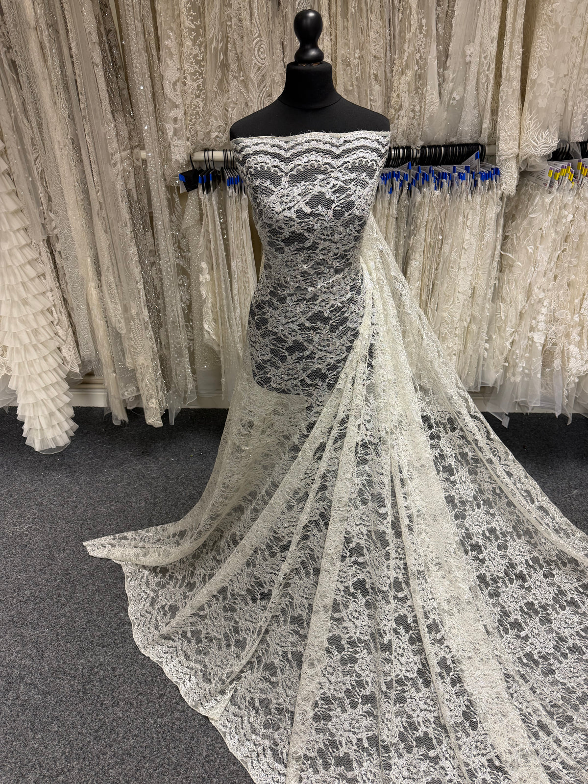 Ivory with Silver Chantilly Lace - P208