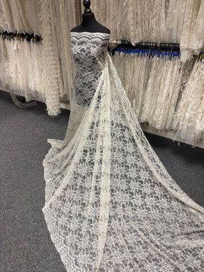 Ivory with Silver Chantilly Lace - P208