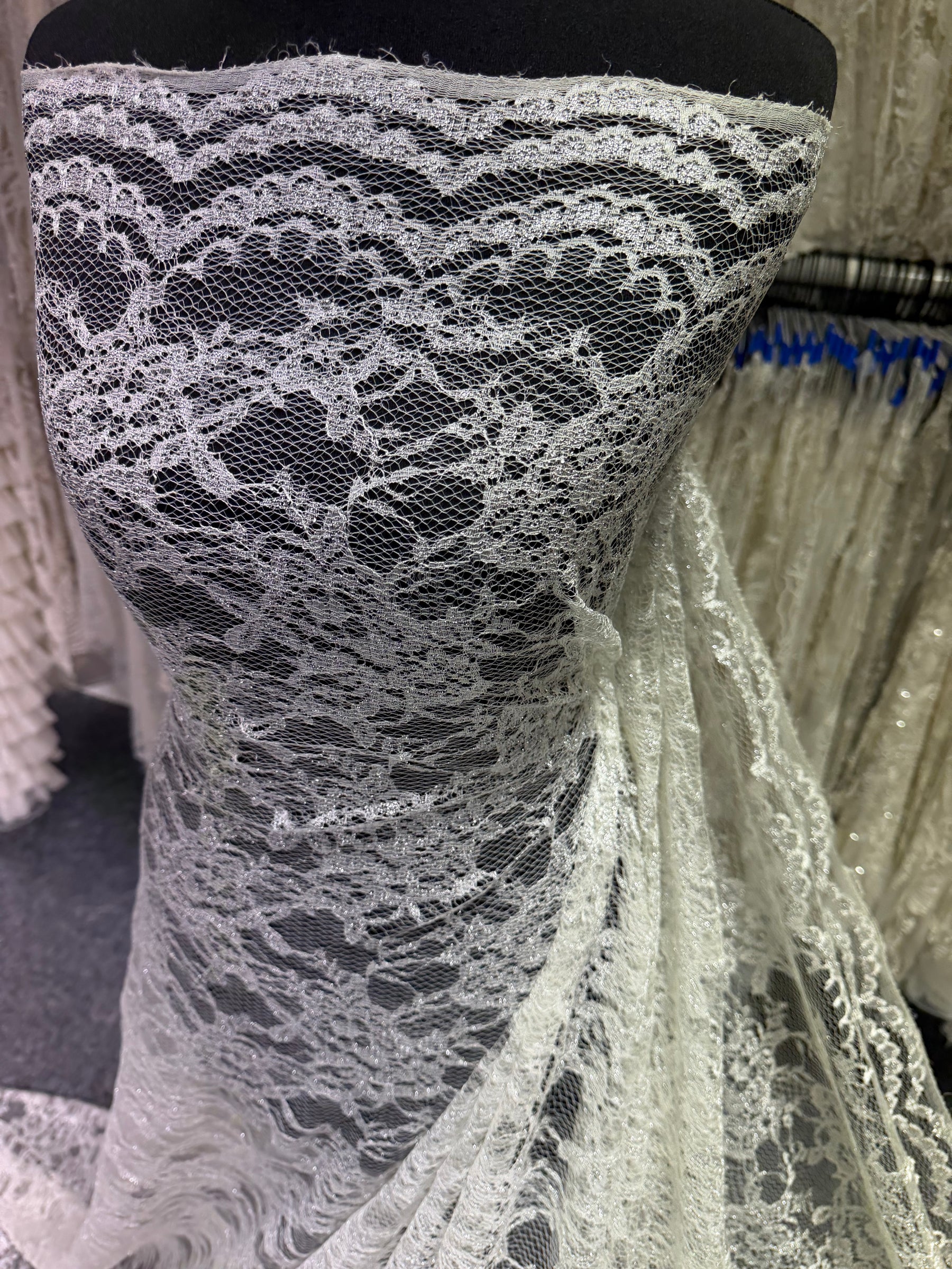 Ivory with Silver Chantilly Lace - P208