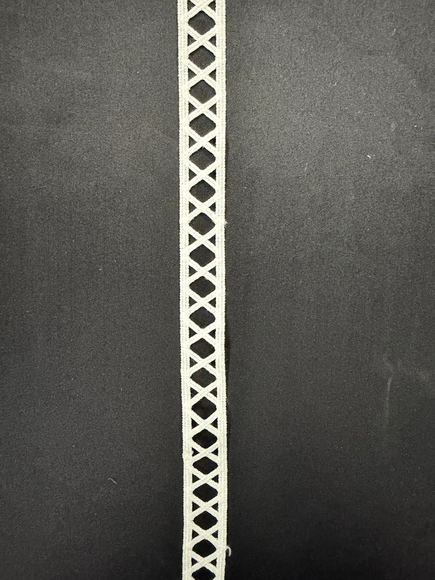 Ivory Edging - EH4009