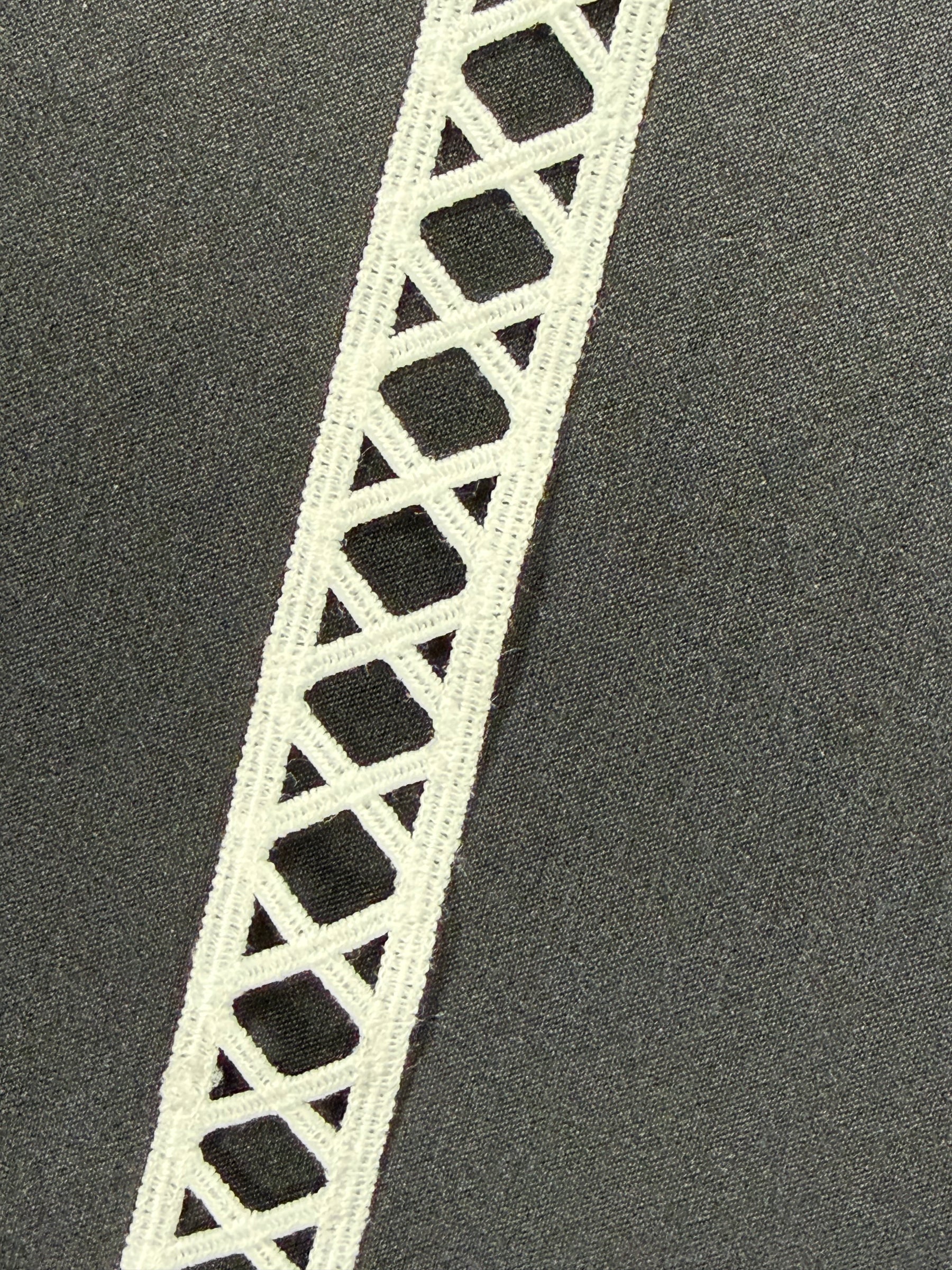 Ivory Edging - EH4009