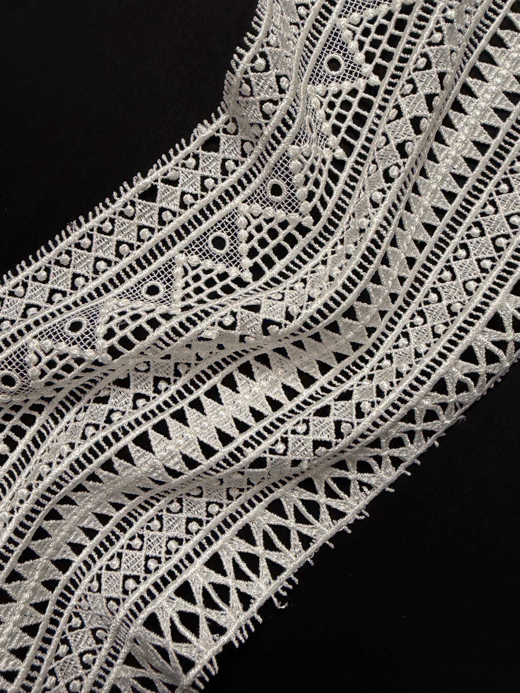 Ivory Guipure Edging - EH4007