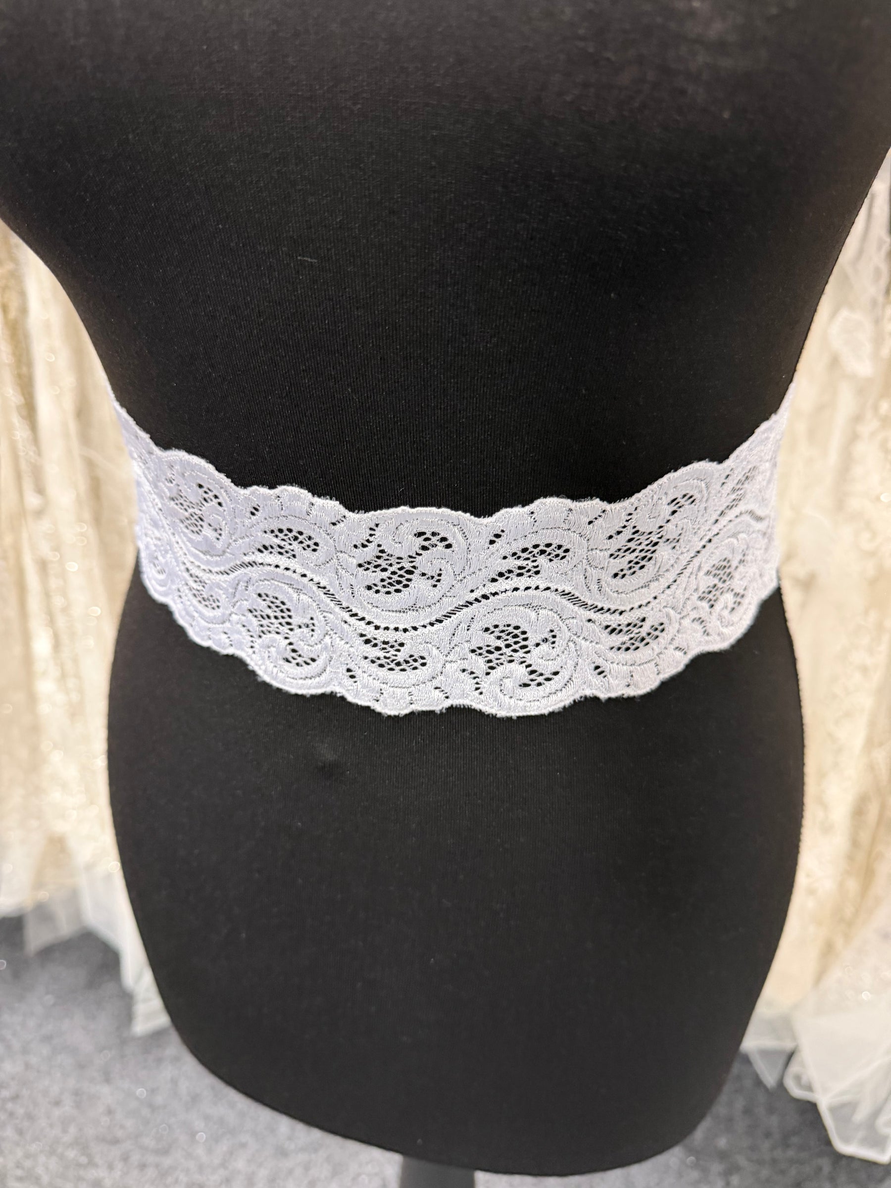 Off White Stretch Edging - EG4002