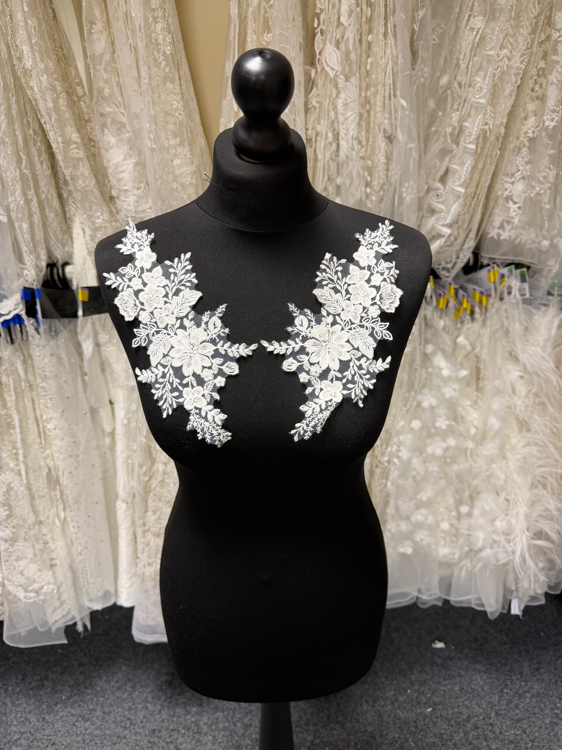 Ivory Lace Appliques - MT8012