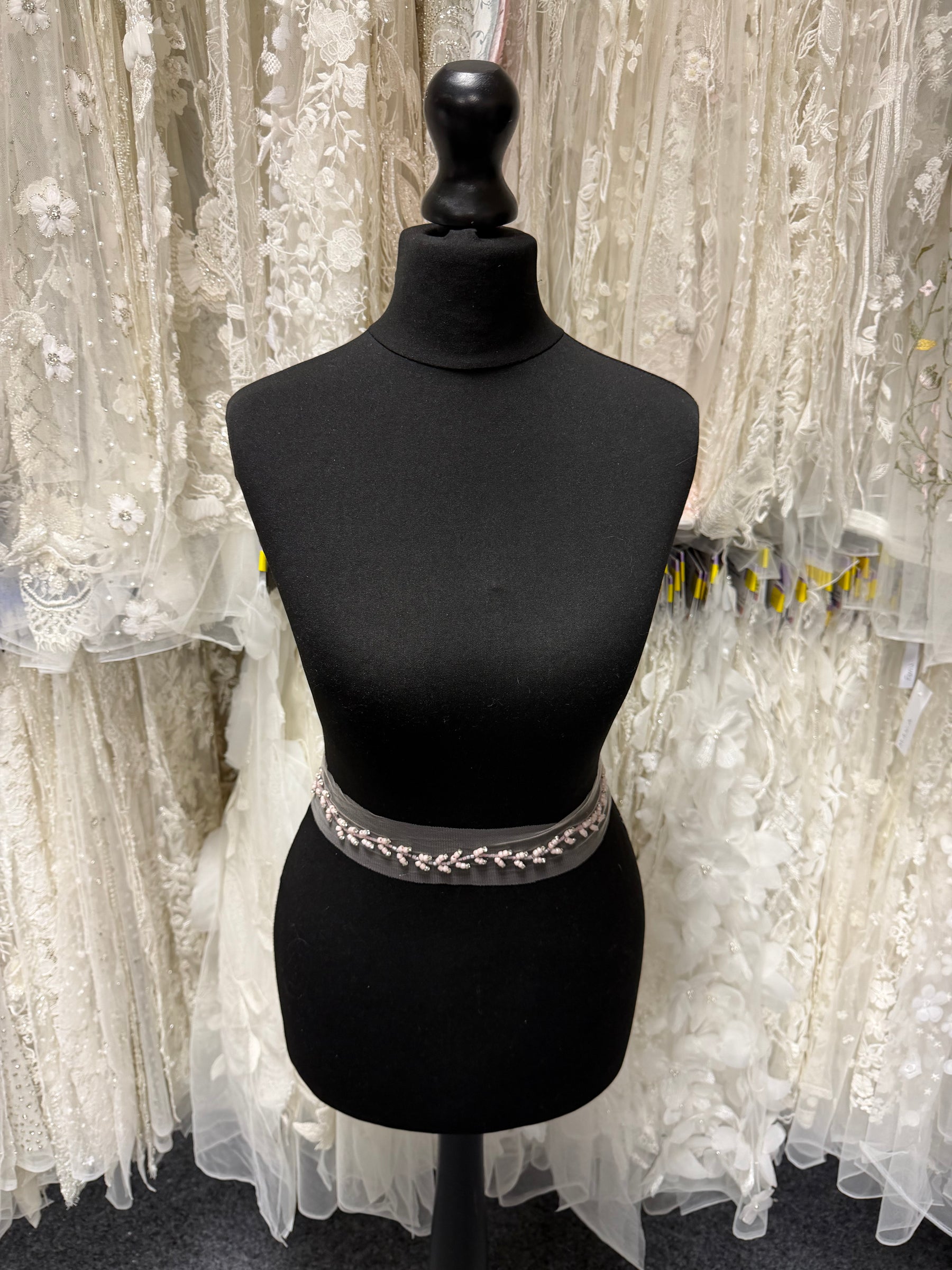 Dusky Rose Trim - EH1010