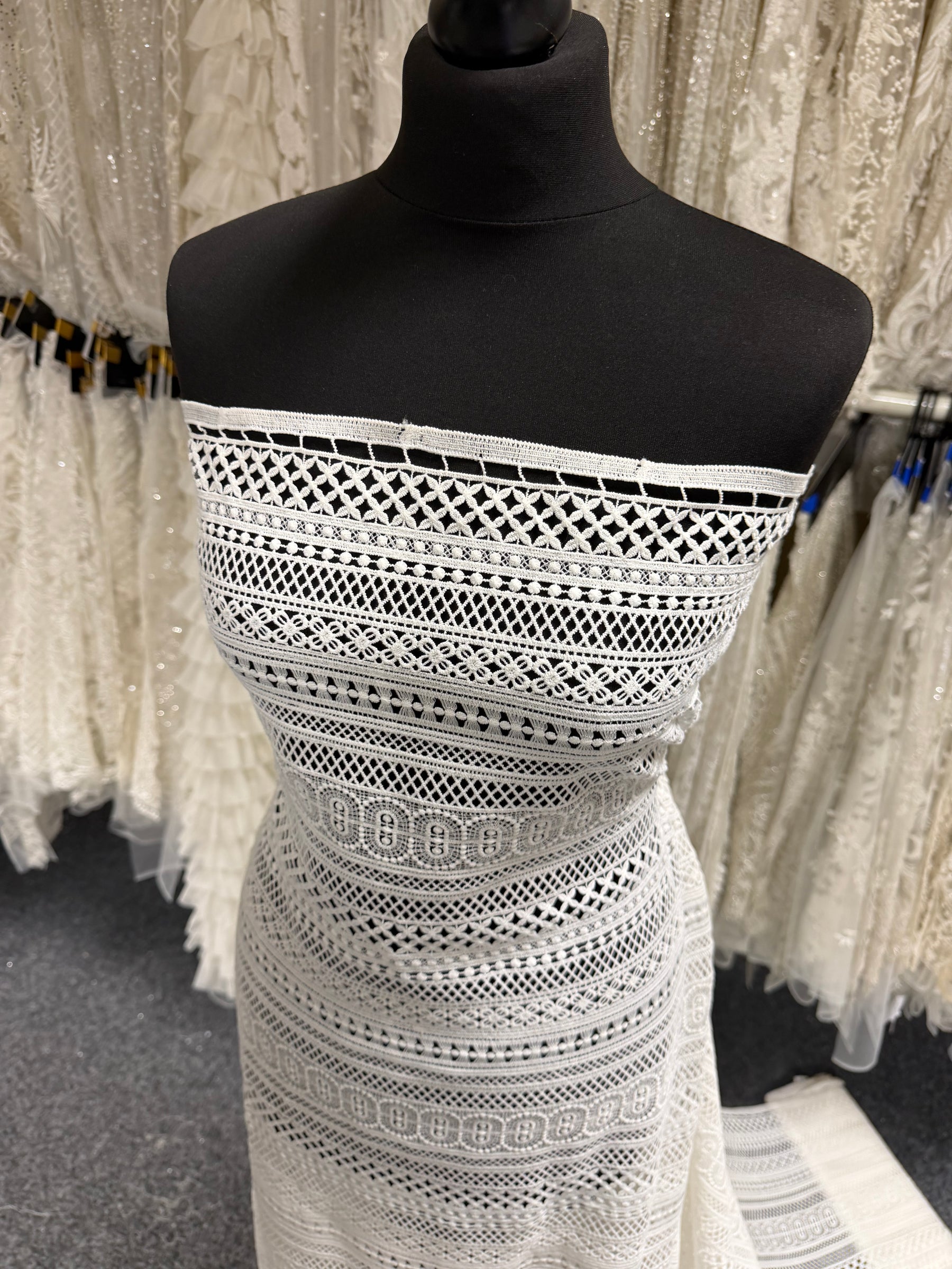 Ivory Guipure Lace - LB2009