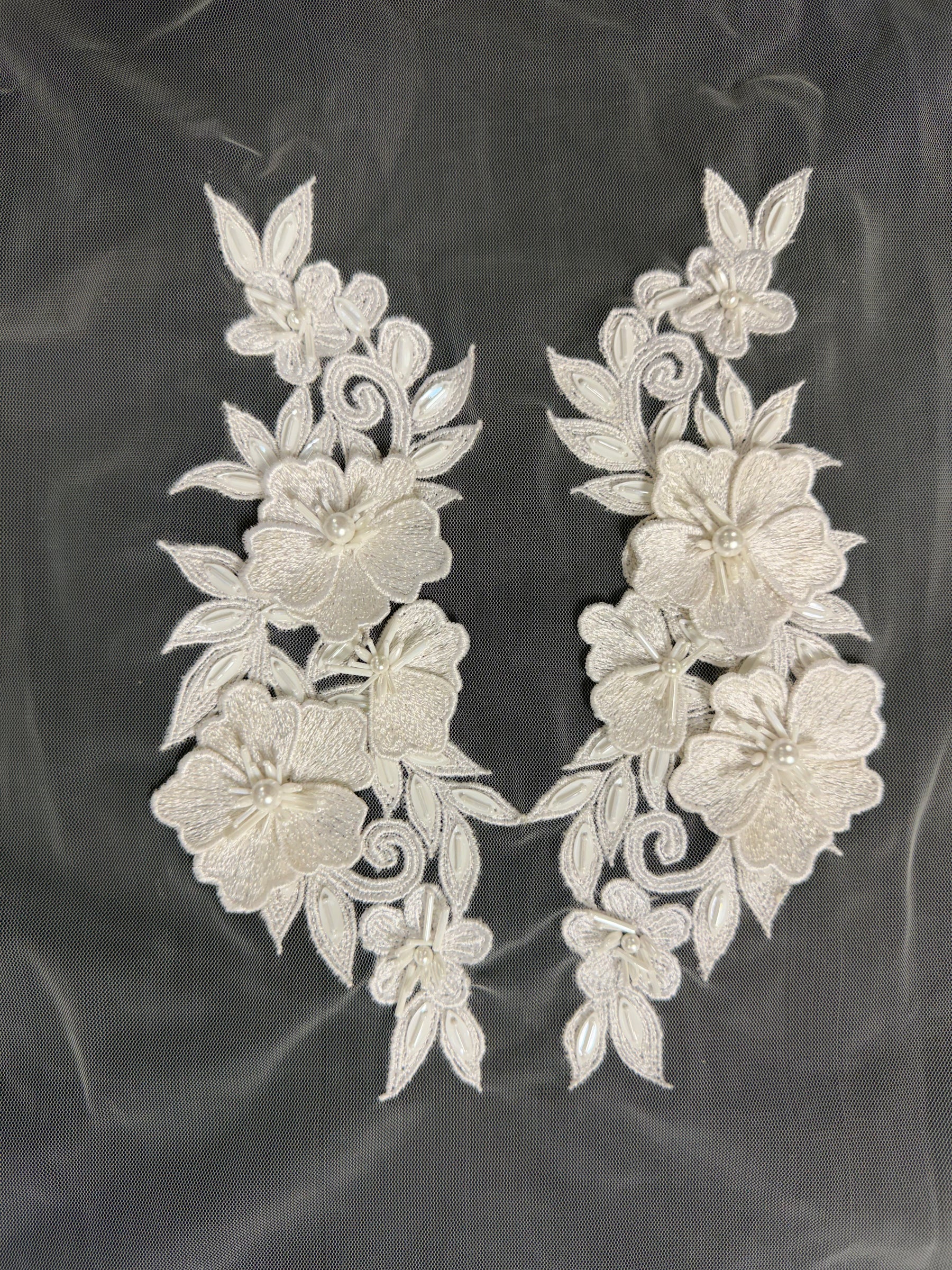 Ivory 3D Beaded Motif - MH4001