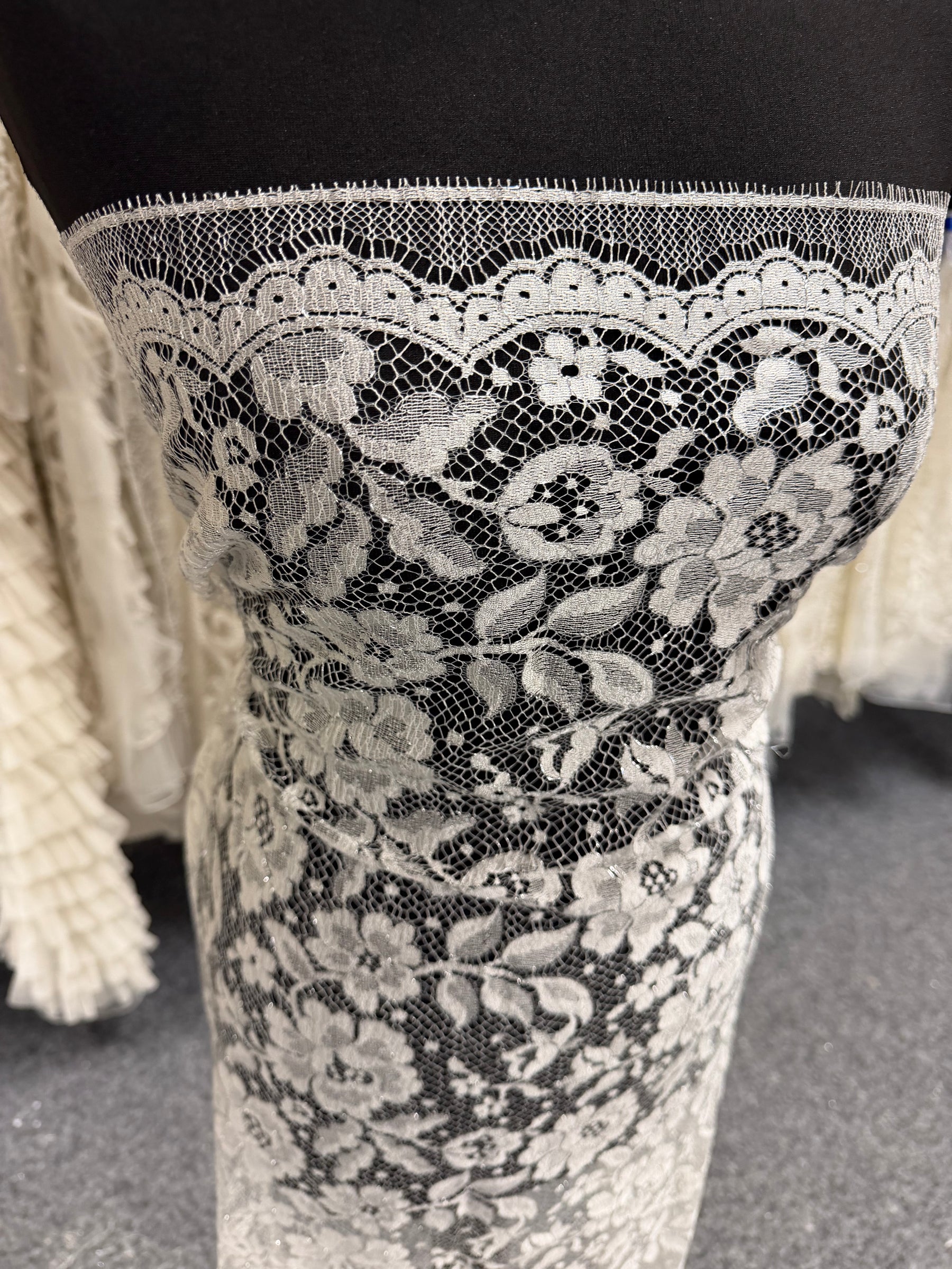 Ivory and Silver Chantilly Lace - P178