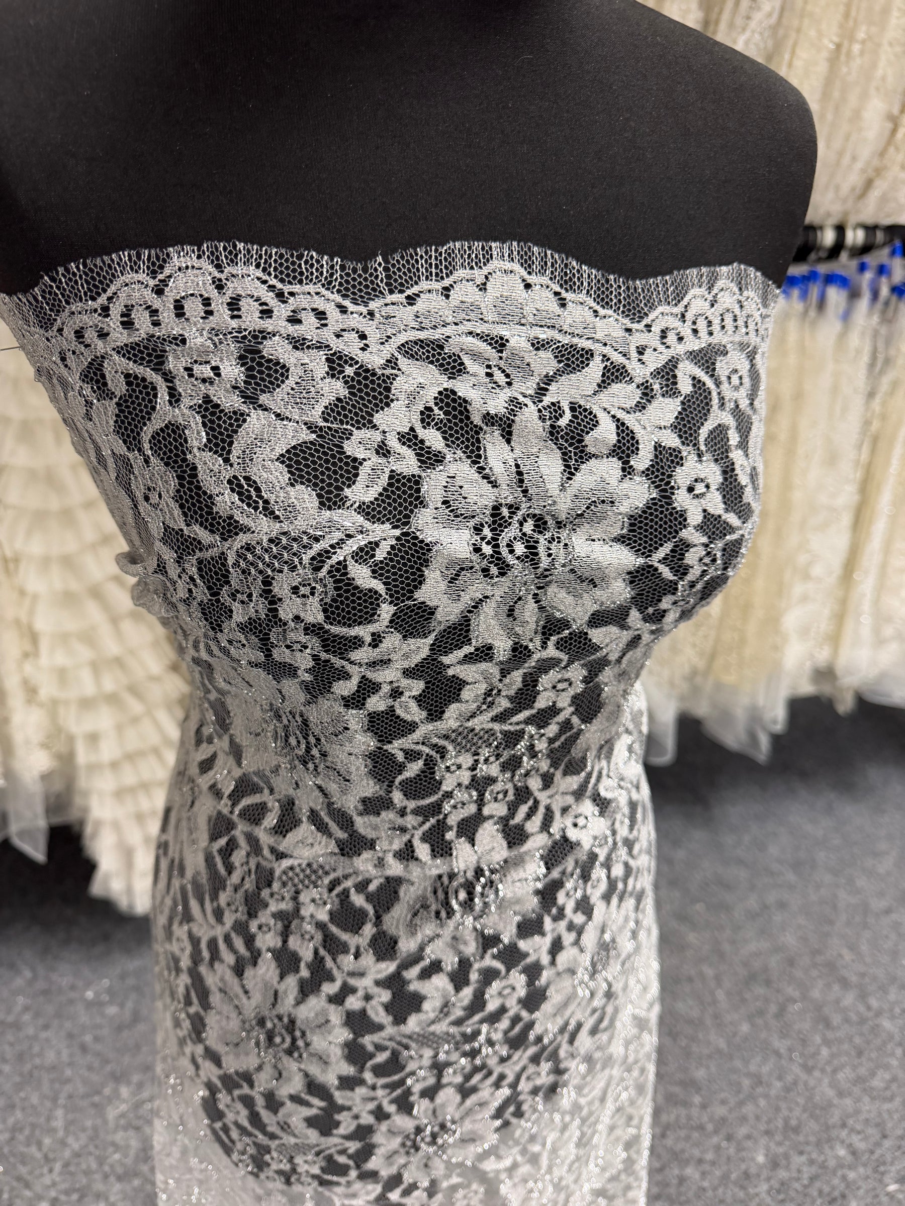 Silver Metallic Chantilly Lace - P184