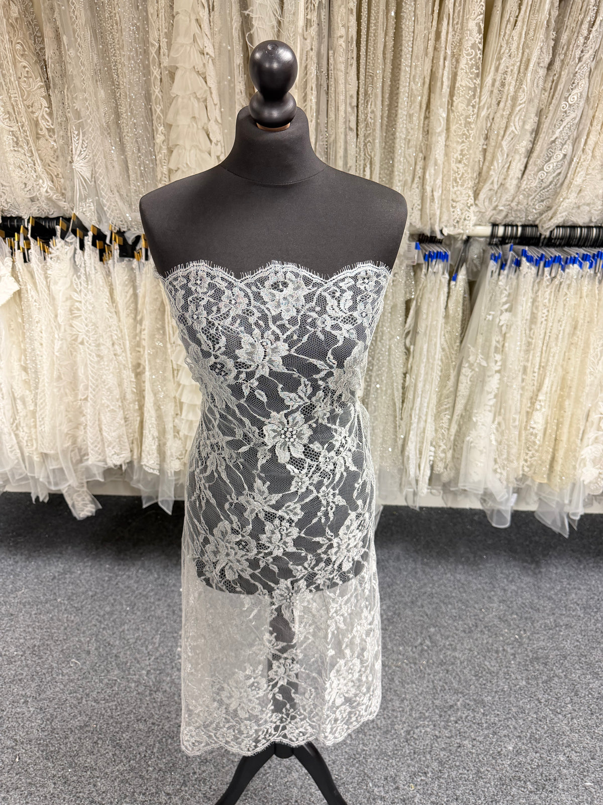 Silver Chantilly Lace - P193