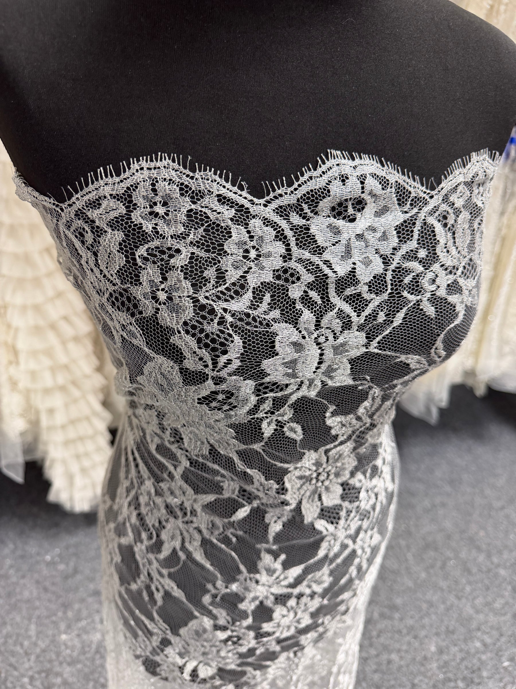 Silver Chantilly Lace - P193
