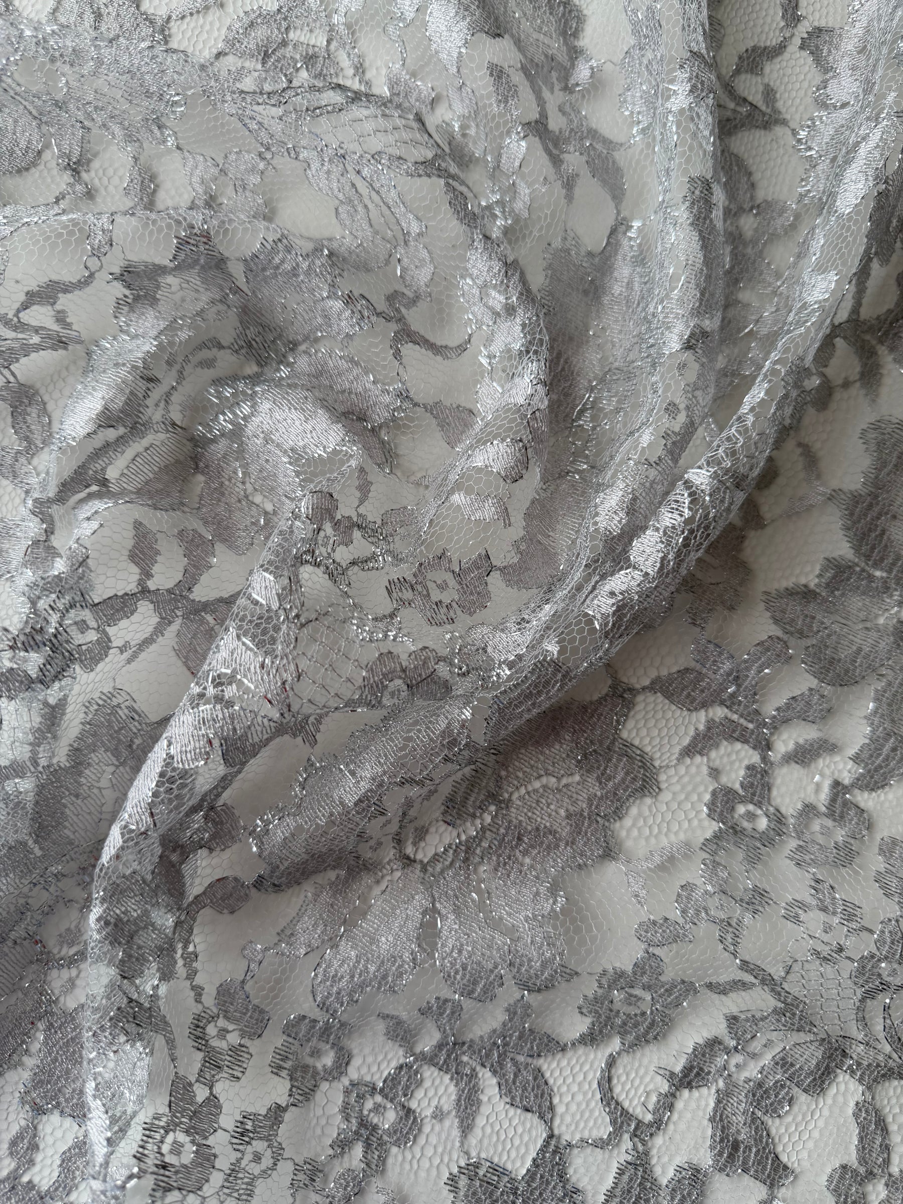 Silver Metallic Chantilly Lace - P184