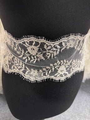 Silver Chantilly Lace Trim - EE4003