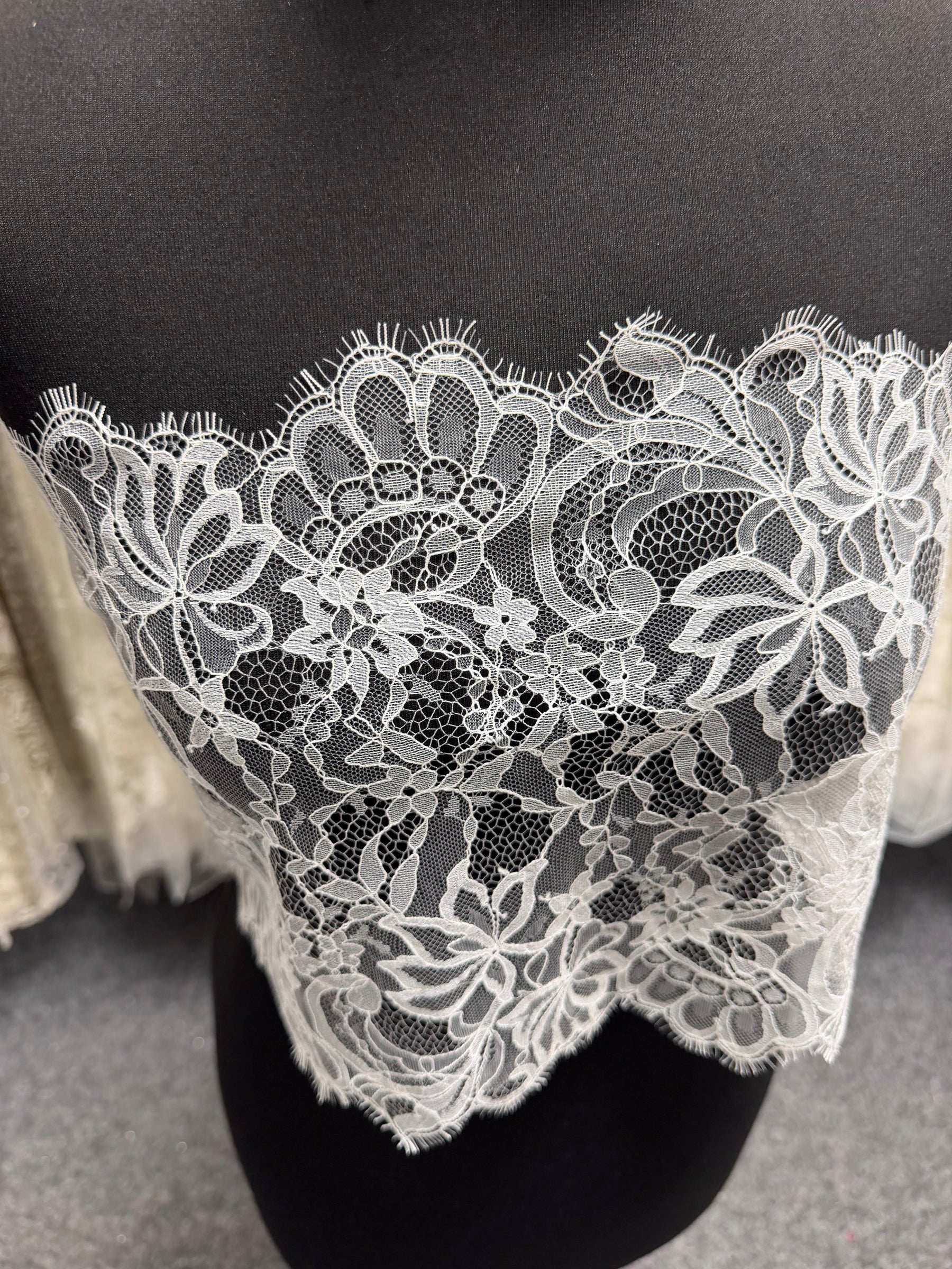 Ivory Lace Trim - Lima
