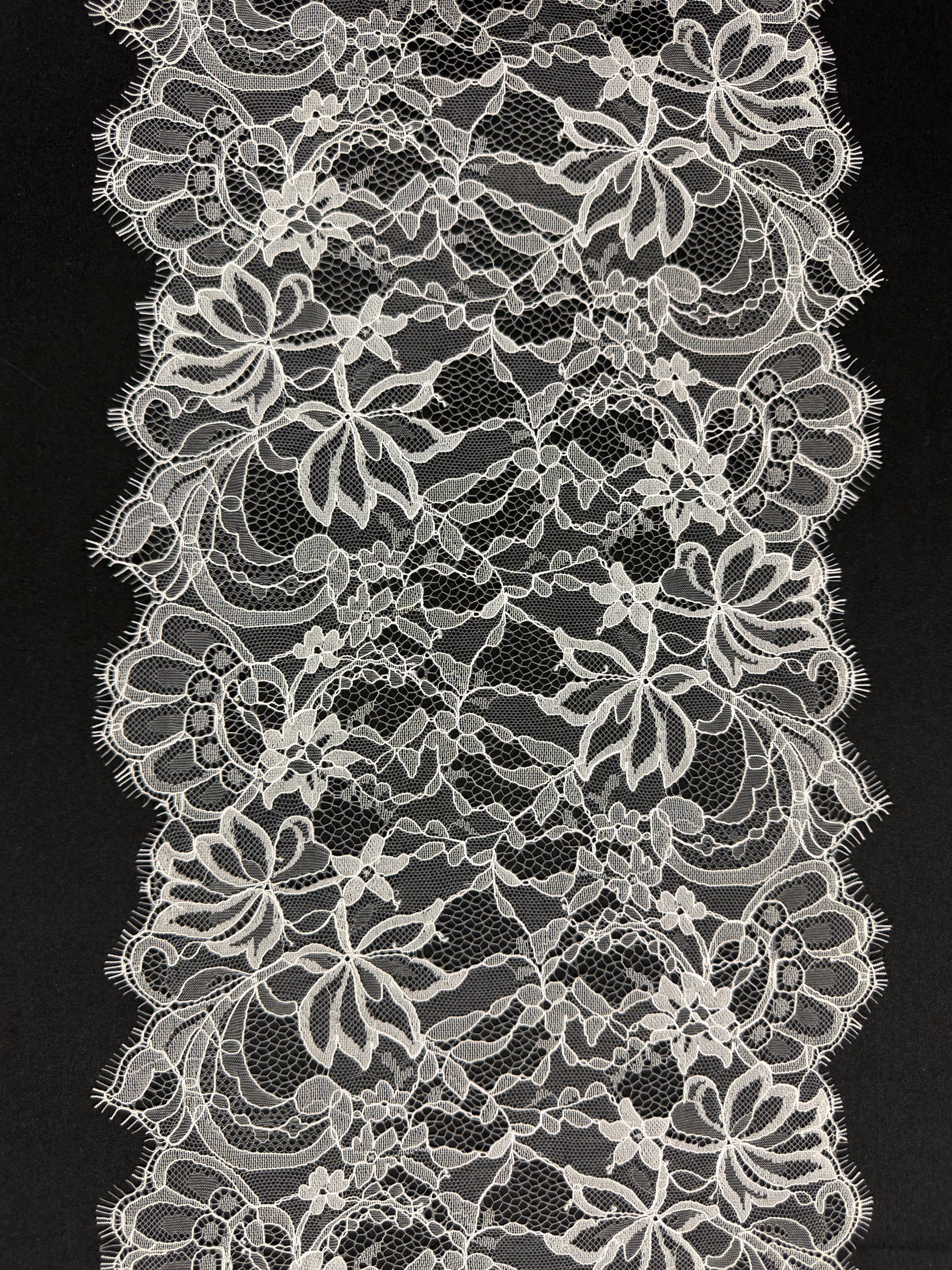 Ivory Lace Trim - Lima