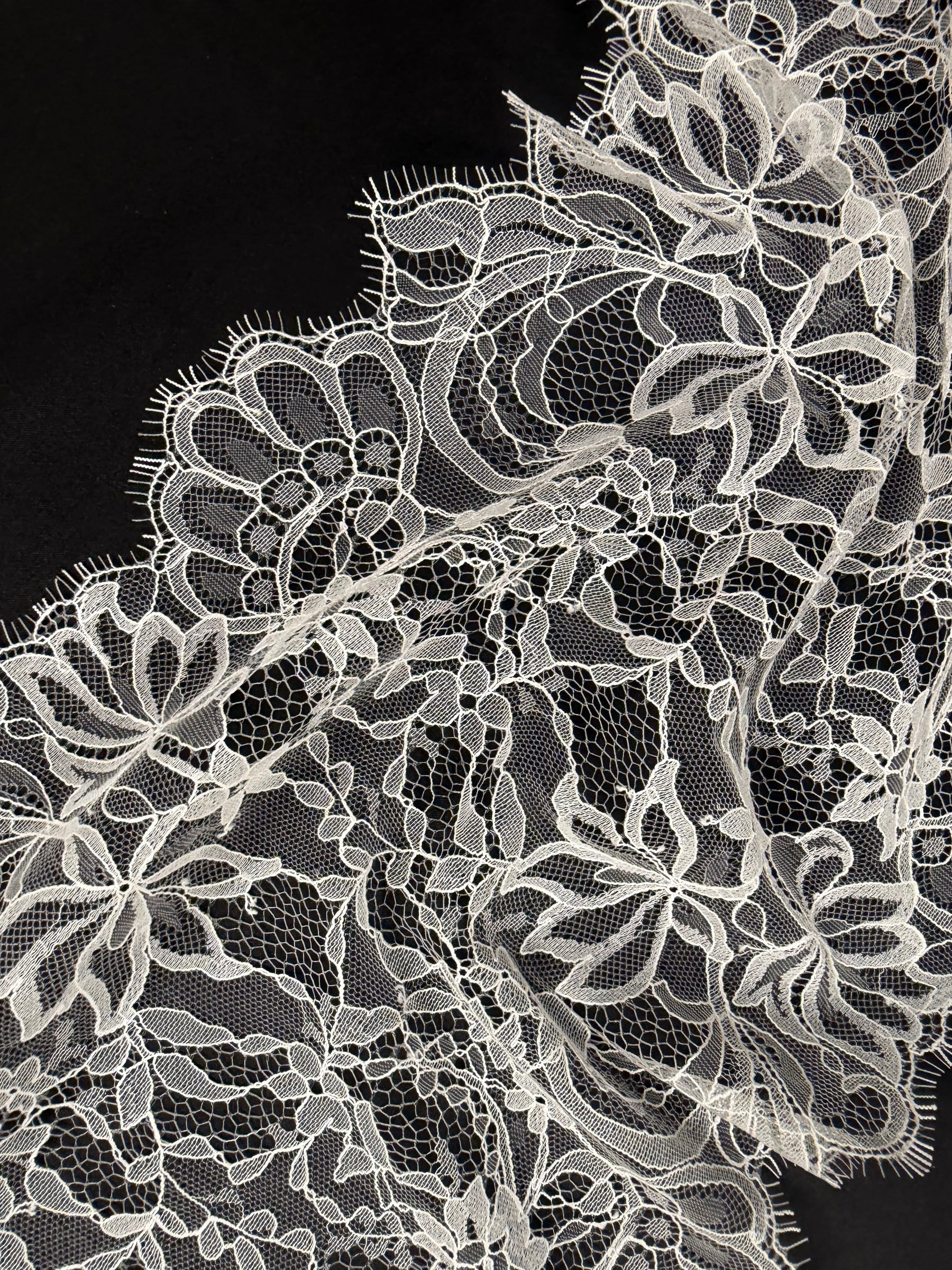 Ivory Lace Trim - Lima