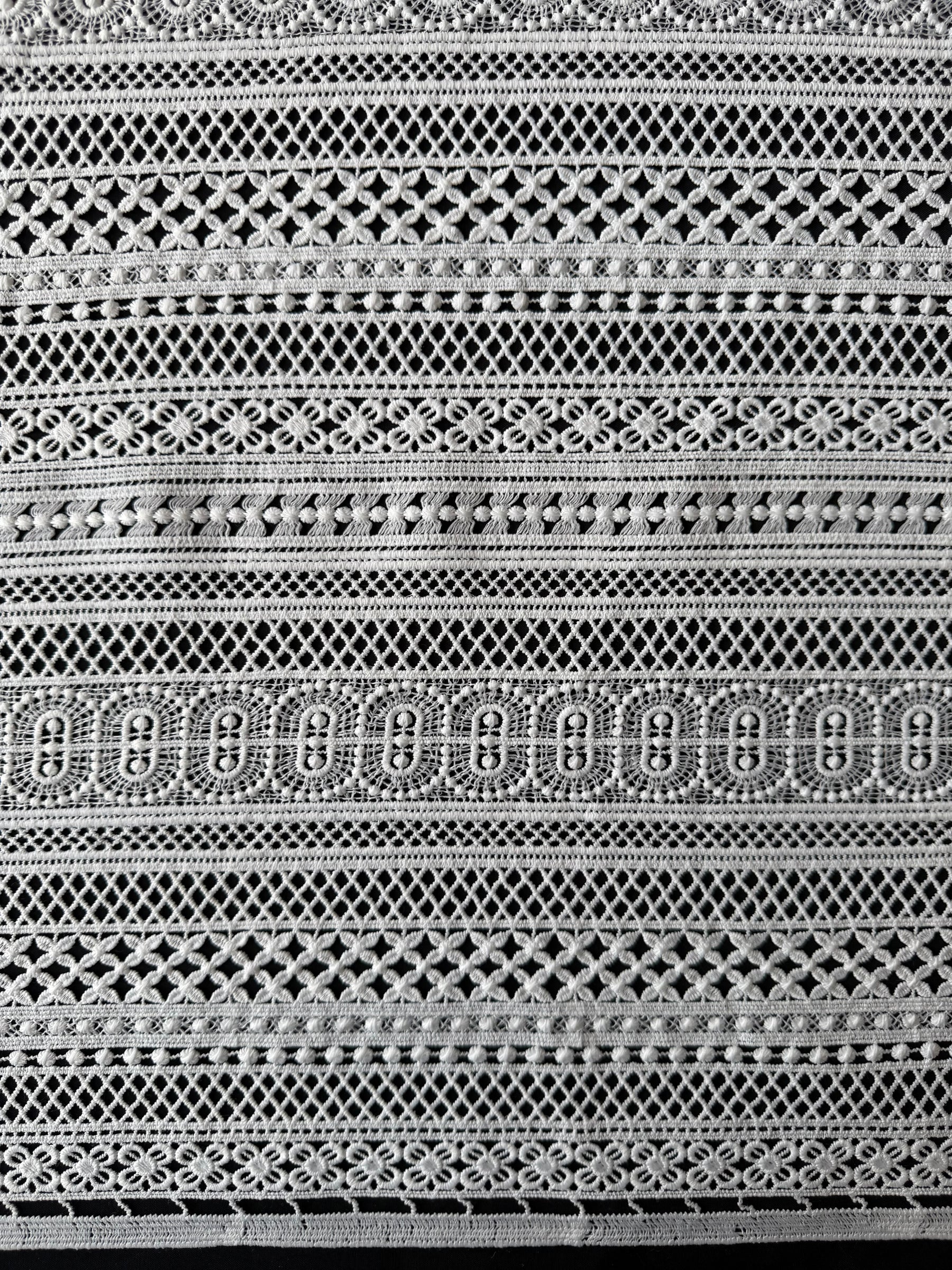 Ivory Guipure Lace - LB2009