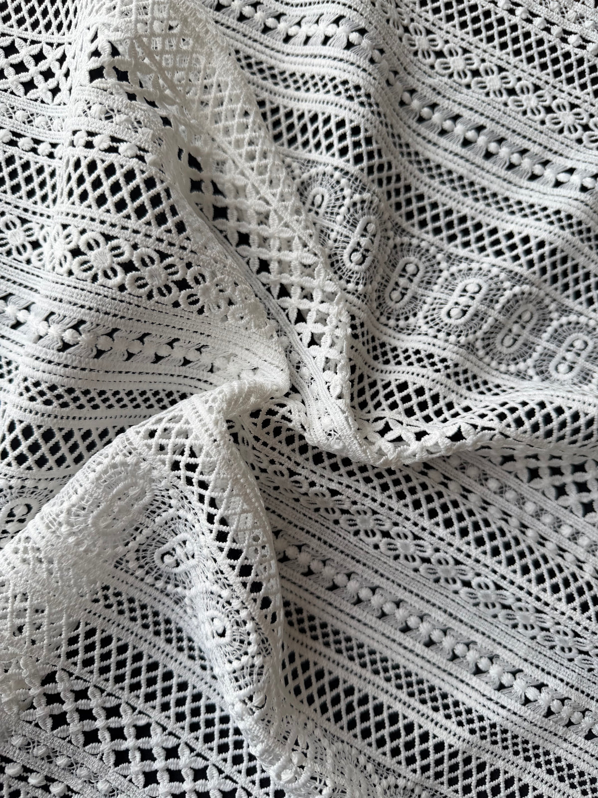 Ivory Guipure Lace - LB2009