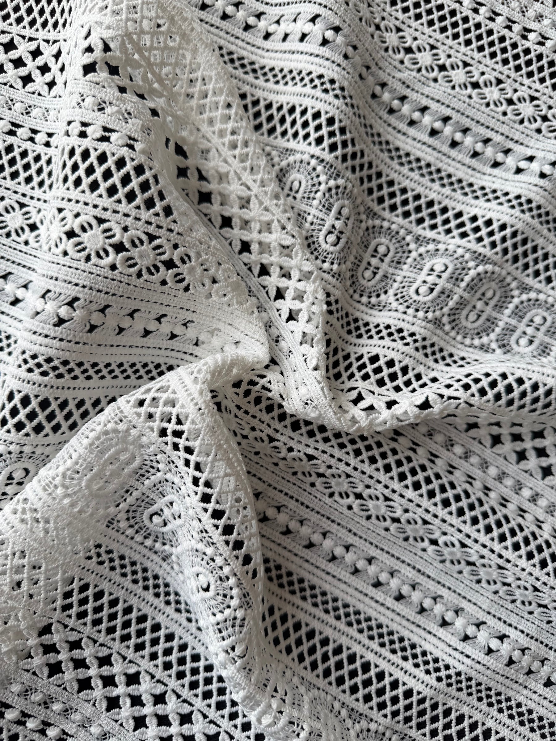 Ivory Guipure Lace - LB2009
