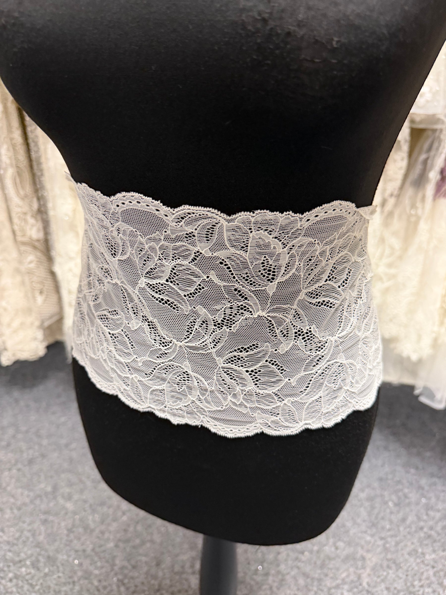 Ivory Stretch Edging - T951