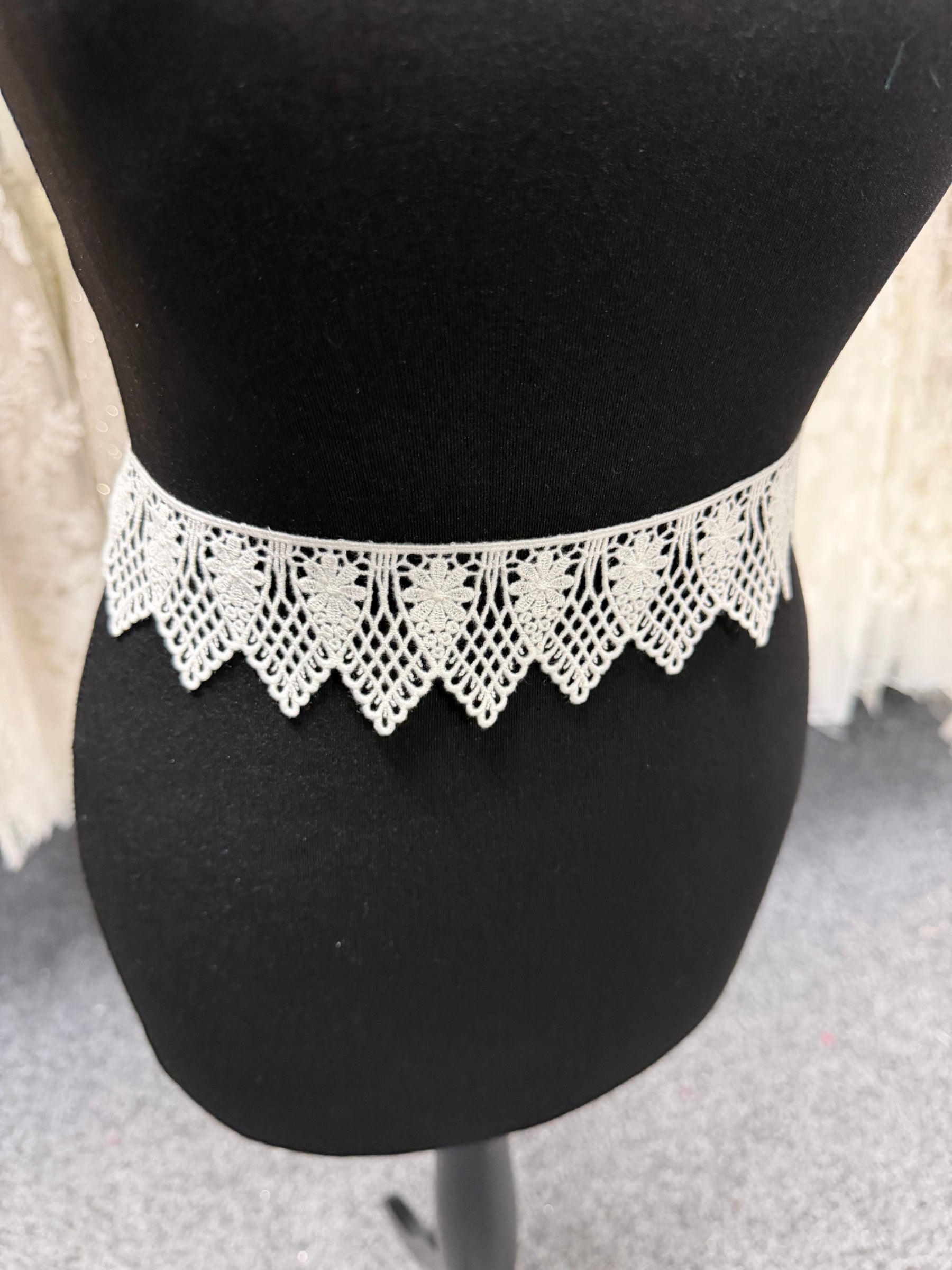 Ivory Guipure Edging - T959