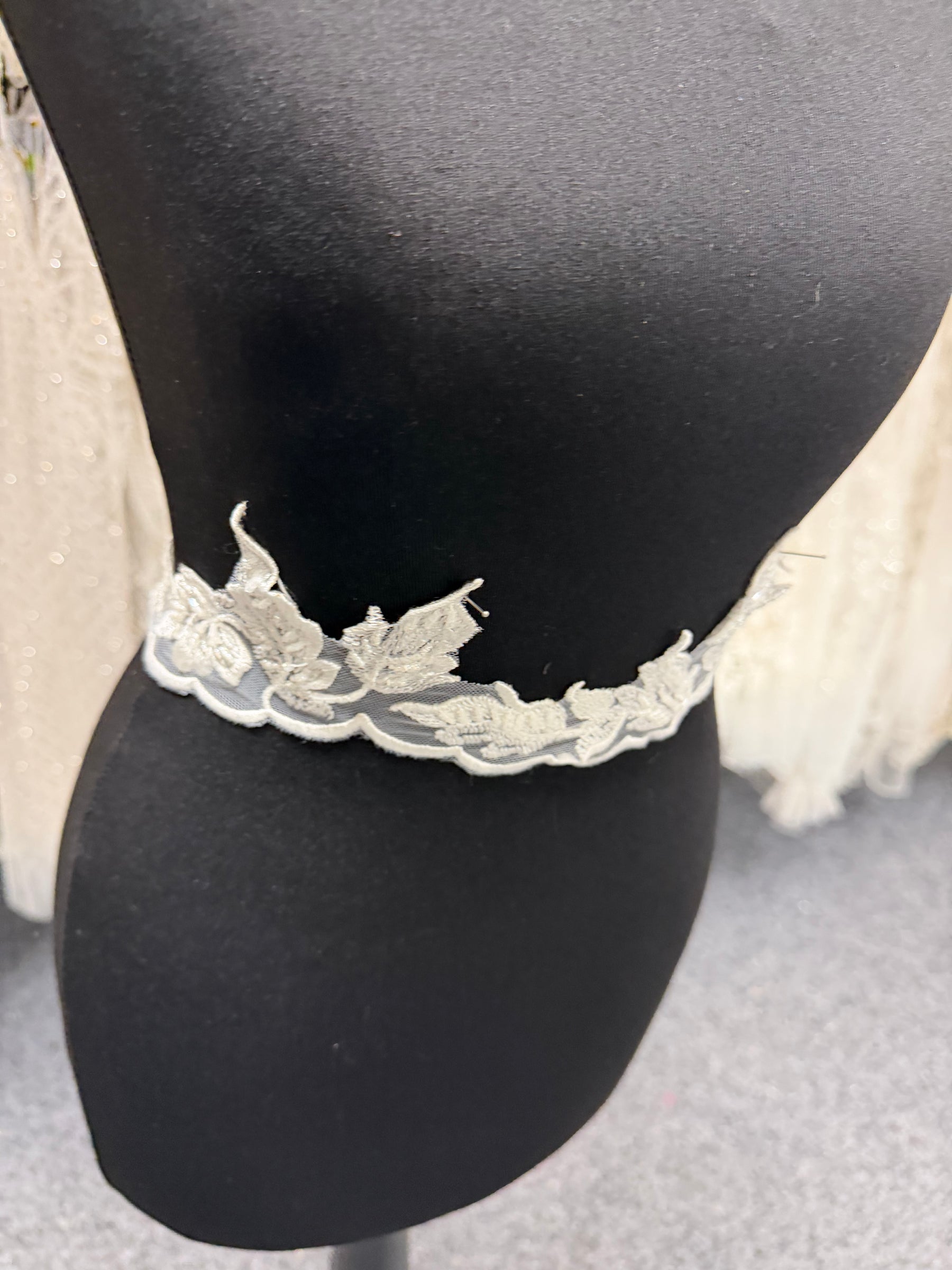 Ivory Beaded Sequin Edging - T928