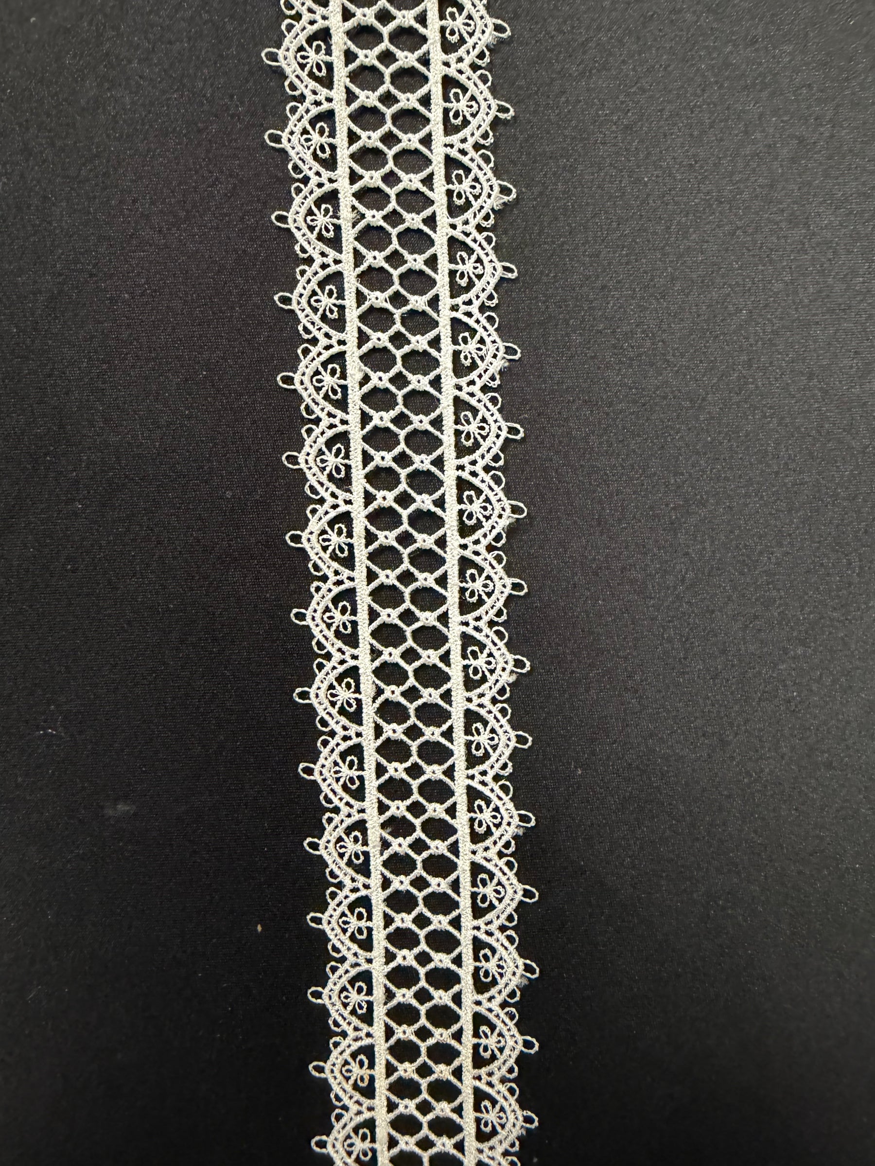 Ivory Edging - T937