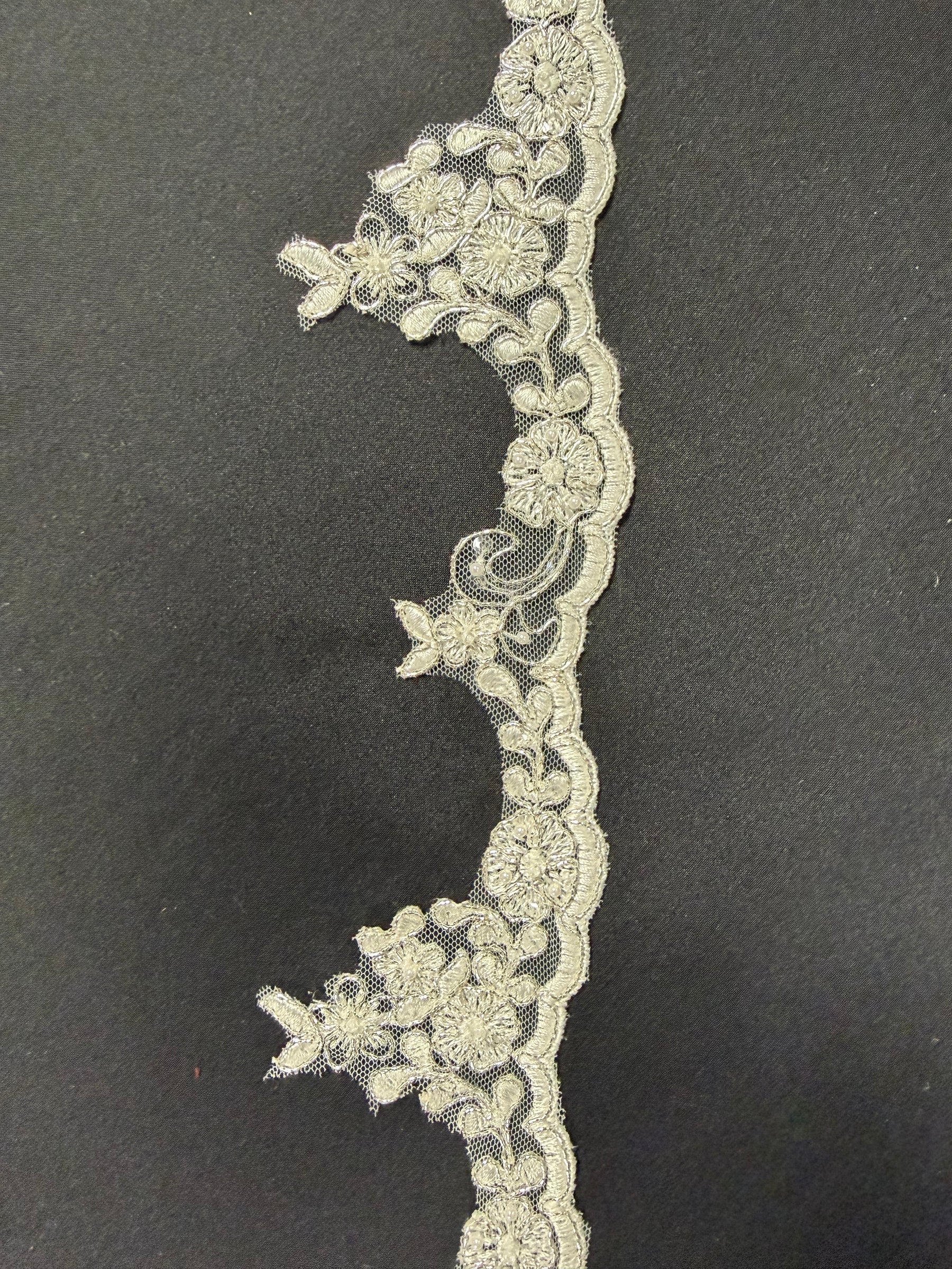 Ivory/Silver Metallic Beaded Edging - T953