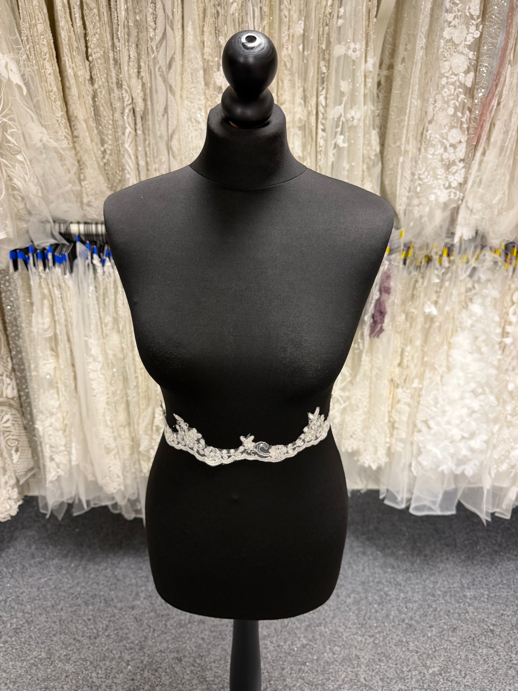 Ivory/Silver Metallic Beaded Edging - T953