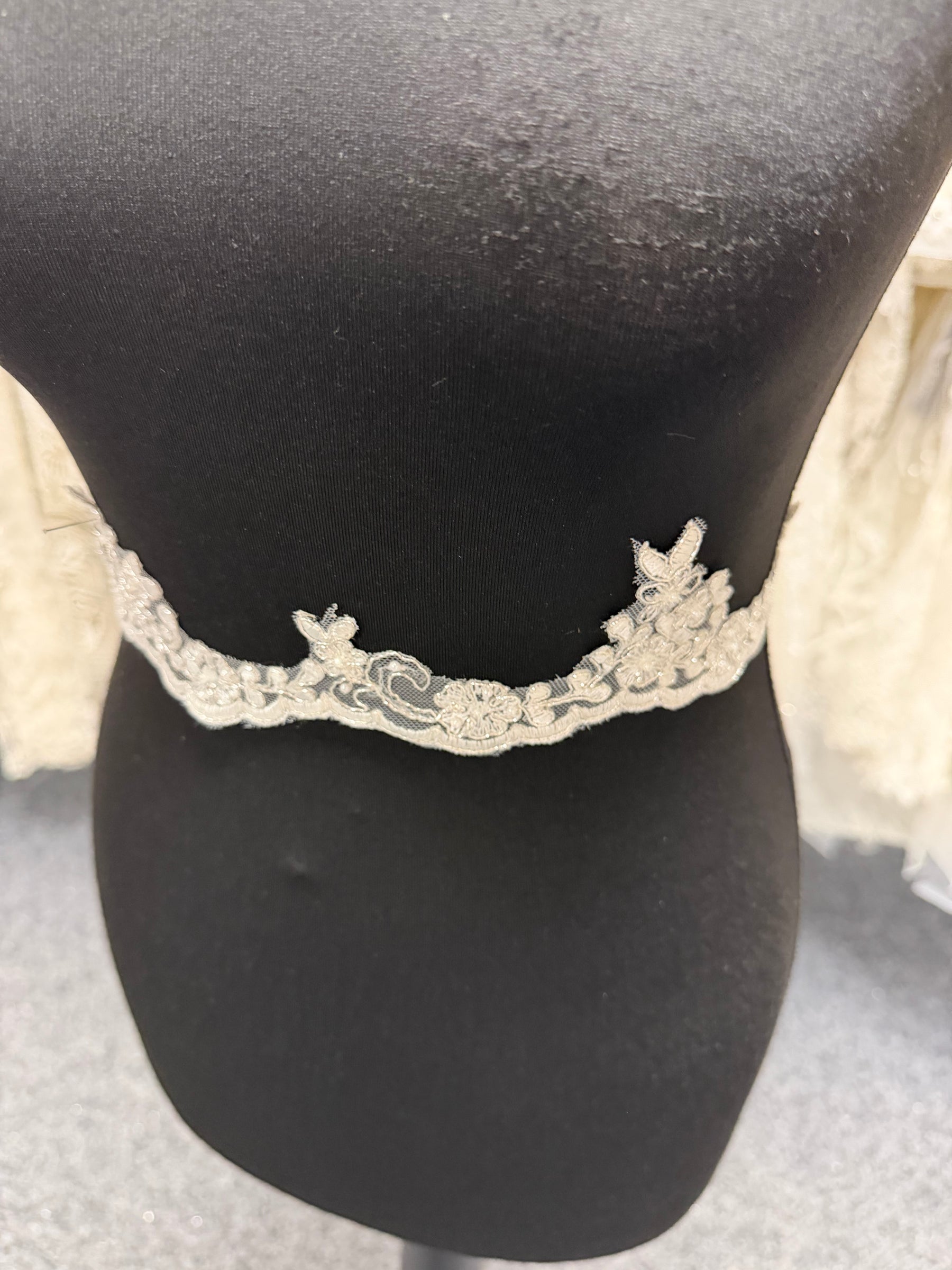 Ivory/Silver Metallic Beaded Edging - T953