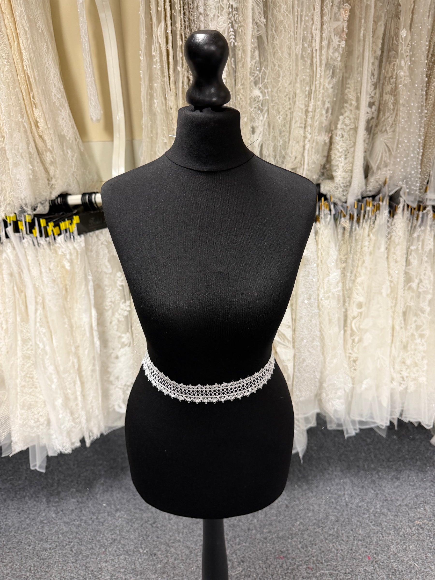 Ivory Edging - T937