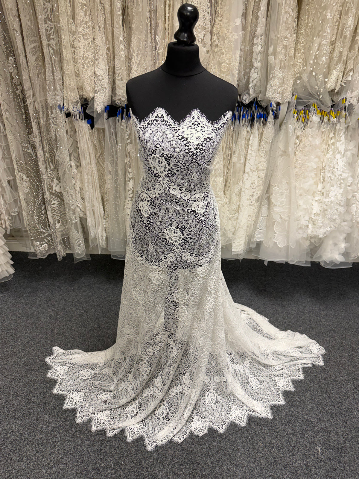 Ivory Lace - LA1012