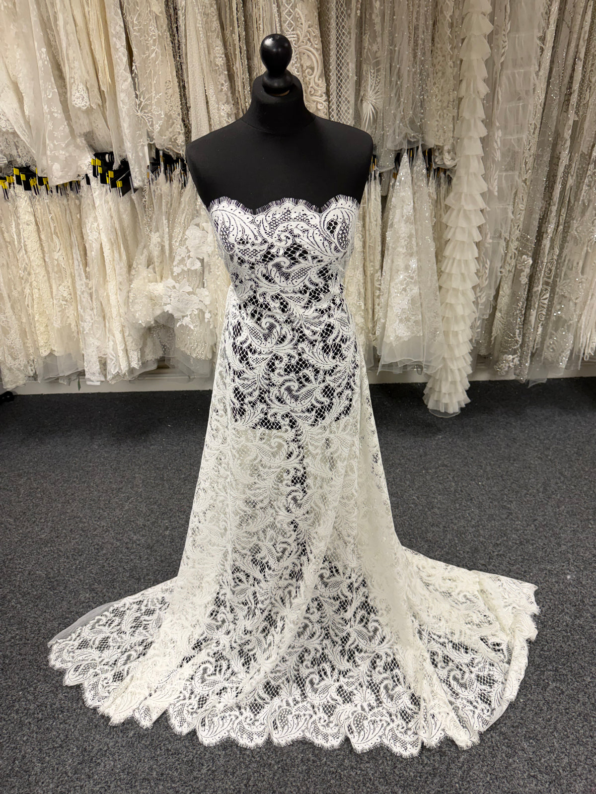 Ivory Lace - LA1011