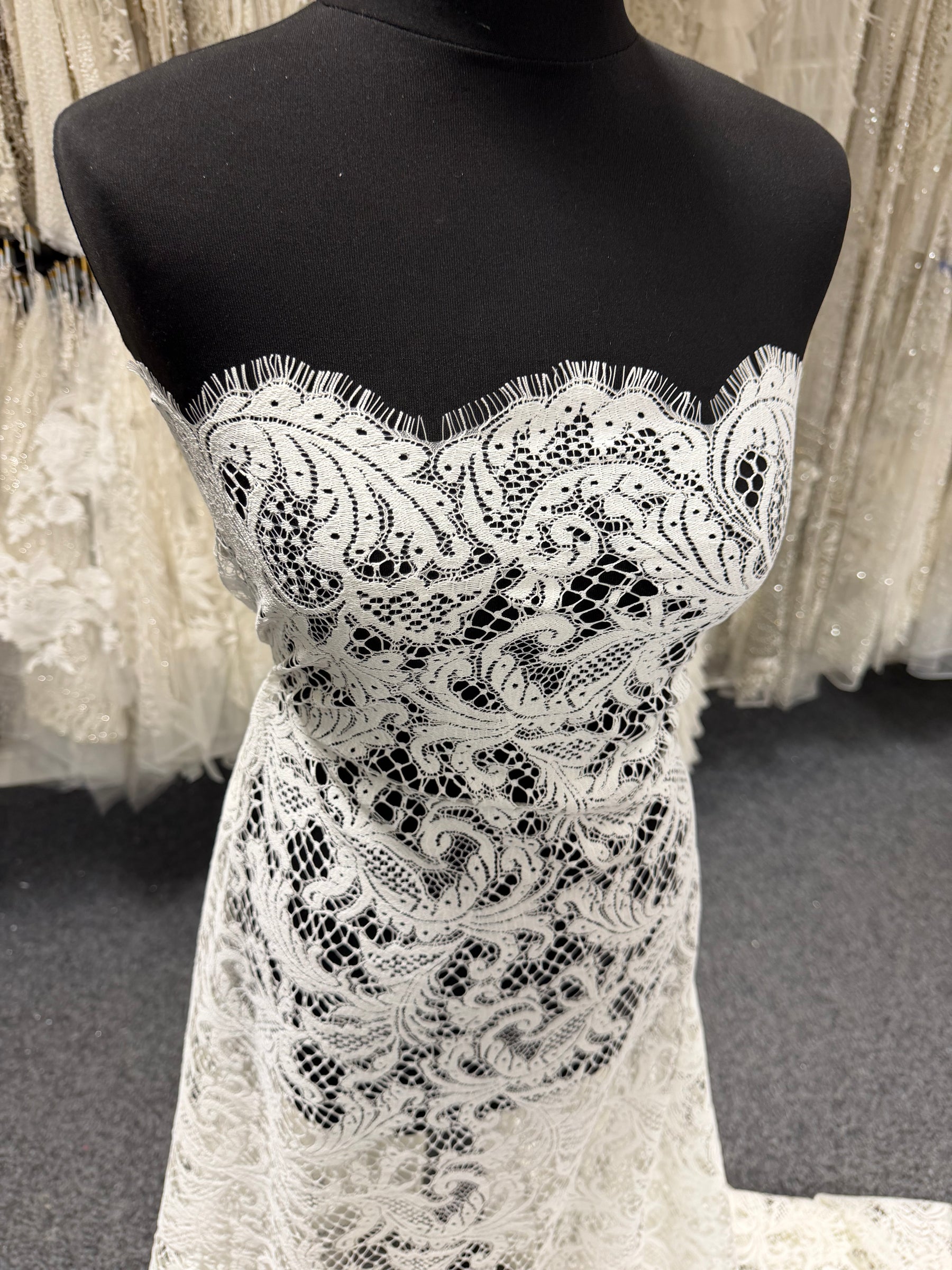 Ivory Lace - LA1011