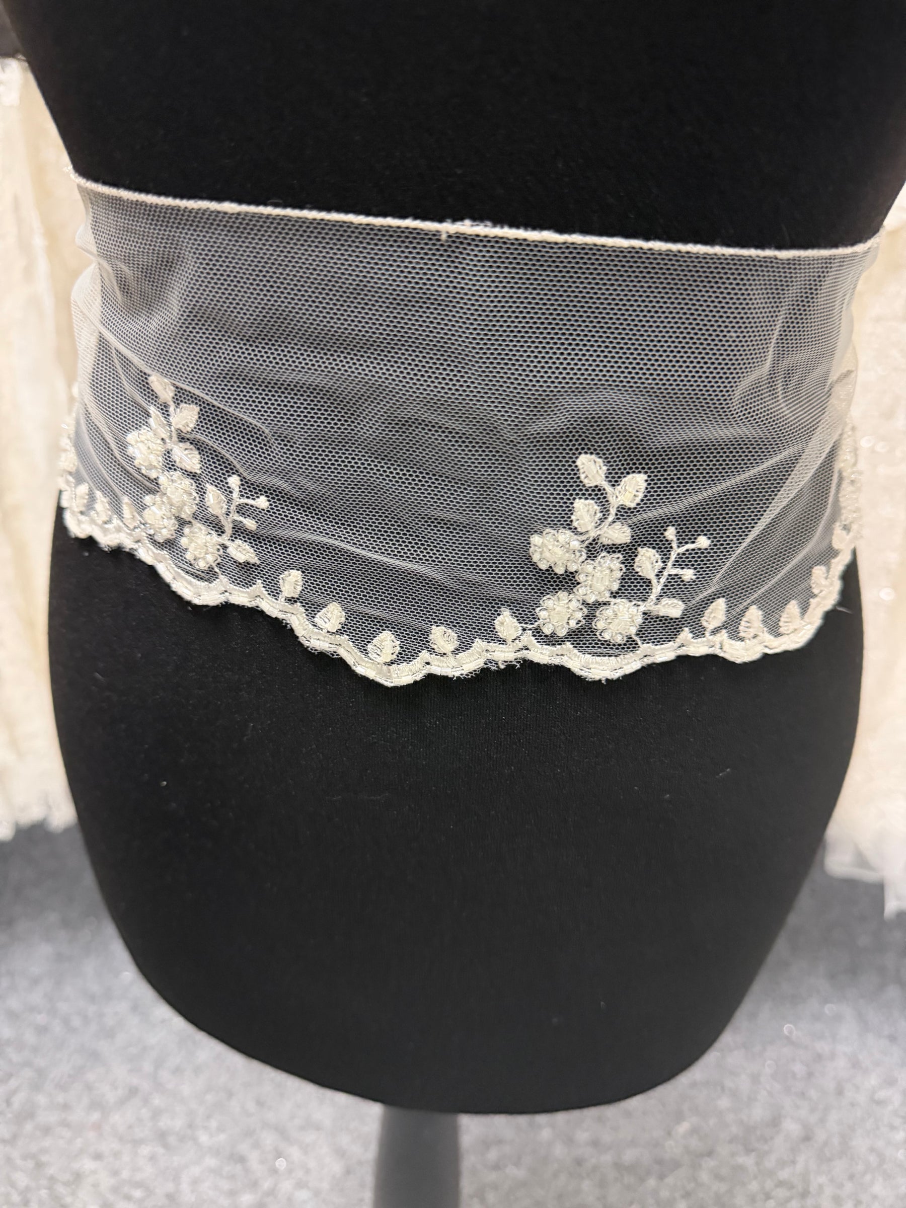 Ivory Beaded Edging - T952