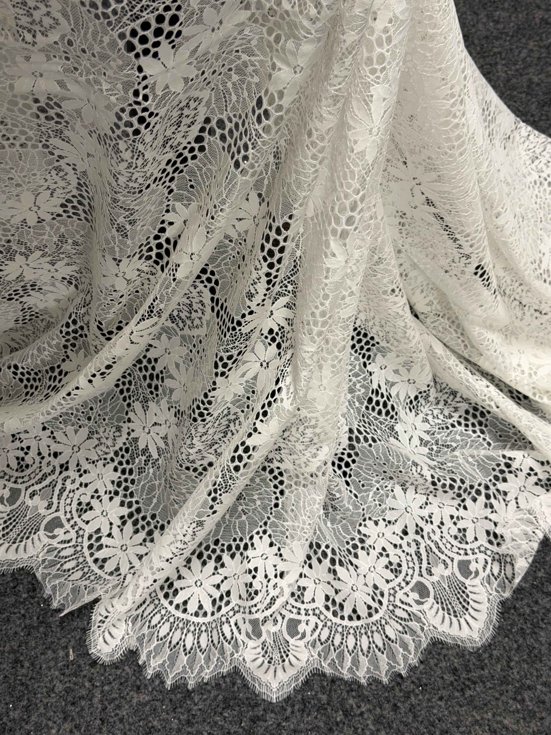 Ivory Lace - LA1013