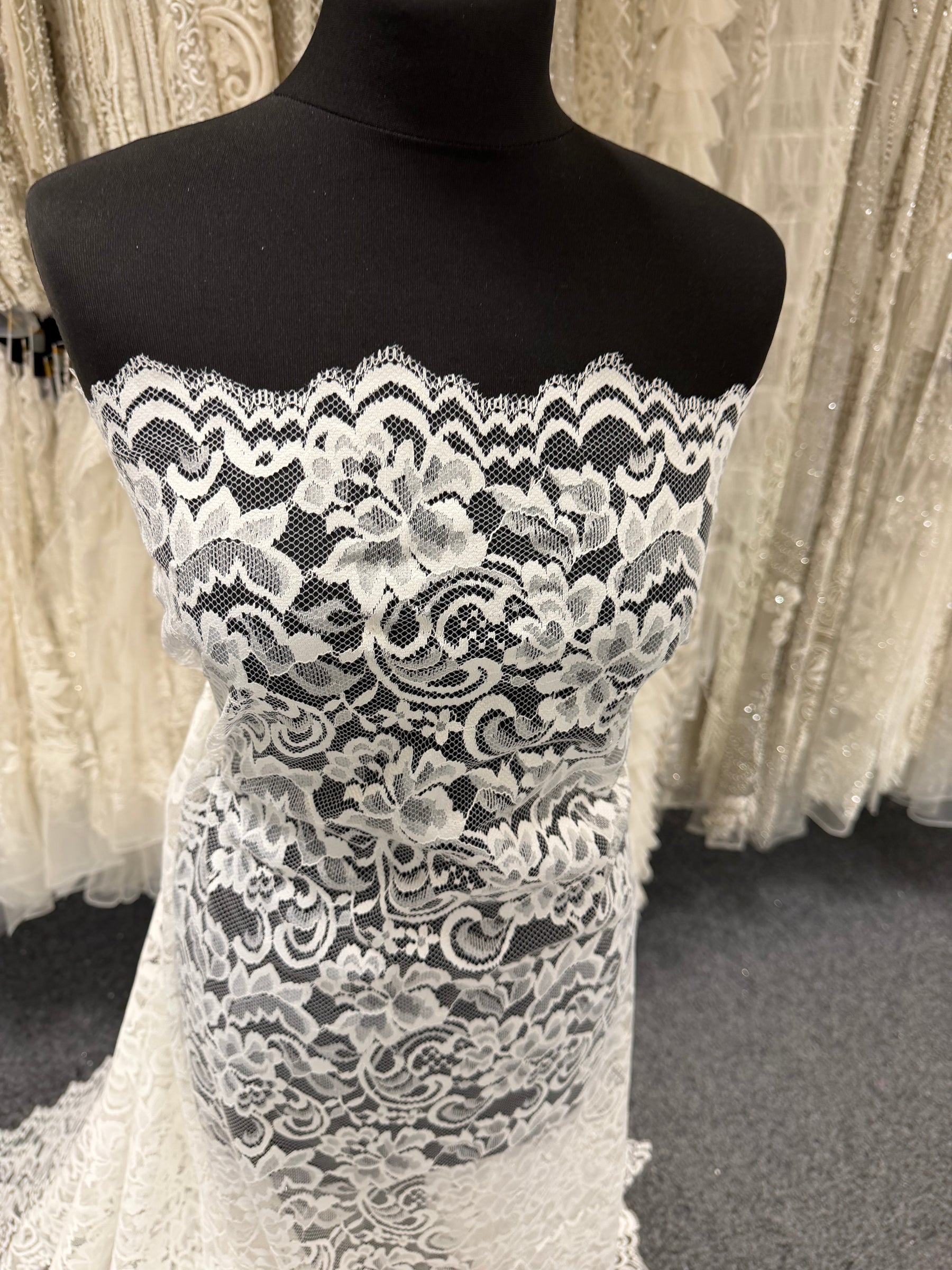 Ivory Lace - LA1008