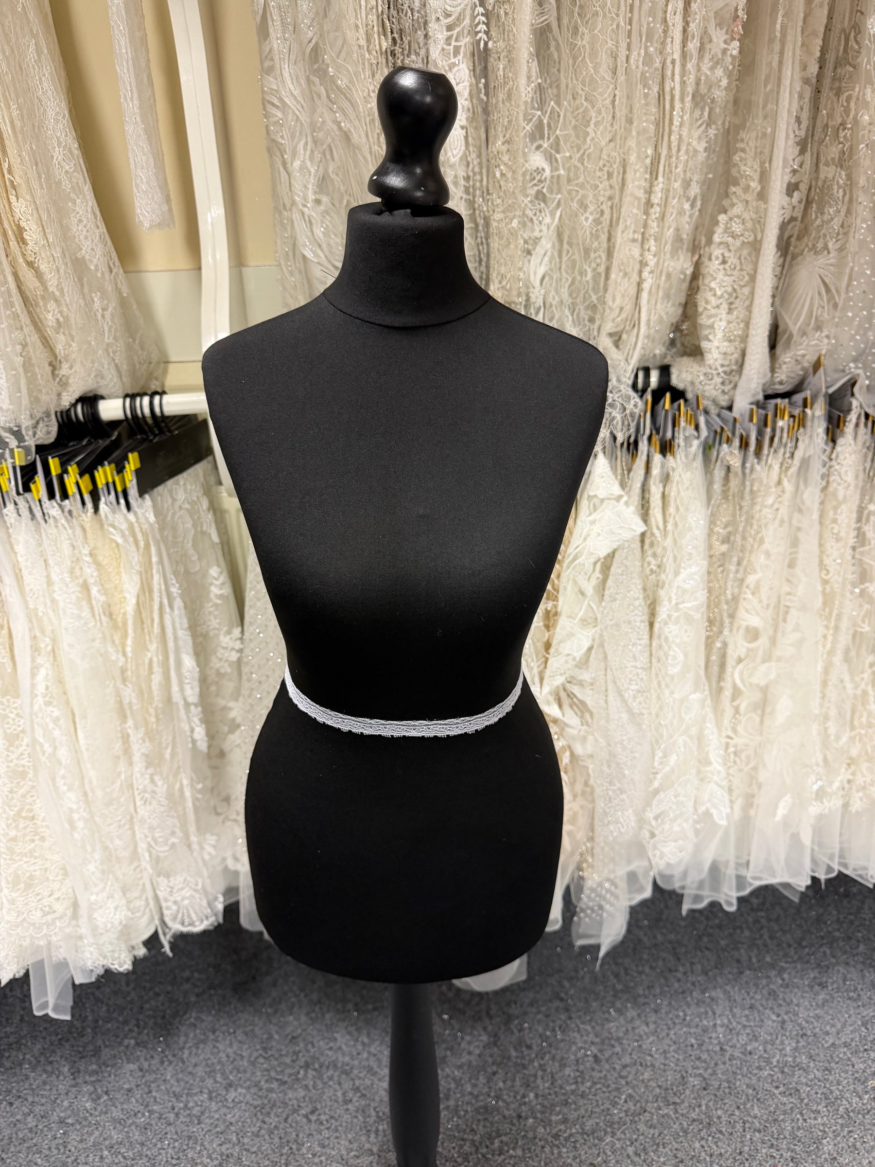 White French Lace Edging - T923